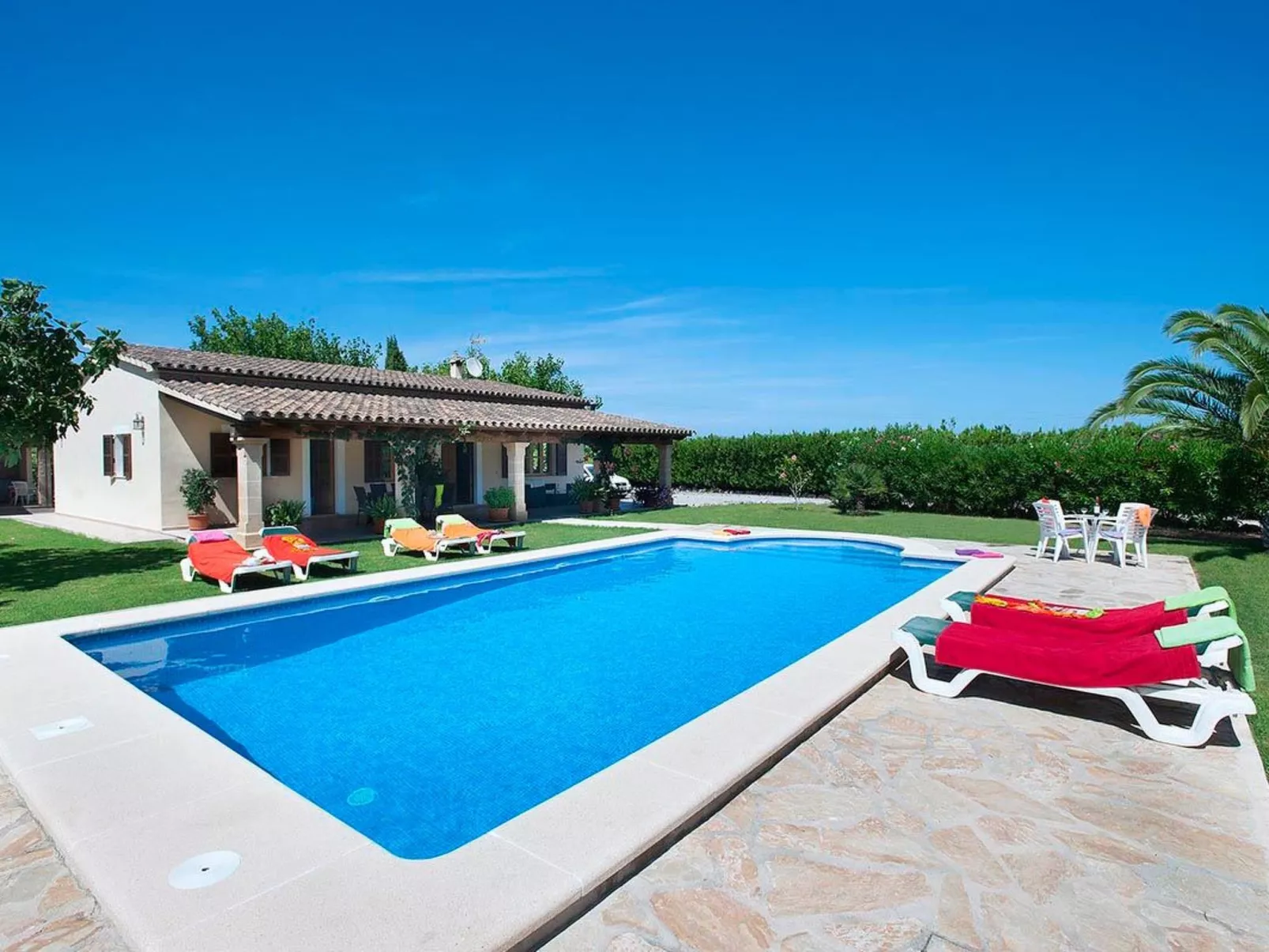 Schönes Ferienhaus in Alcúdia mit Großem Pool