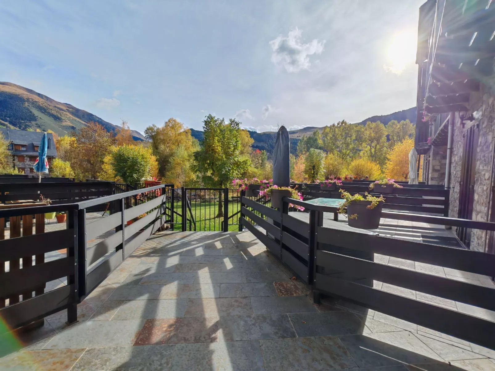 Wohnung Besiberri 3 befindet sich im Erdgeschoss mit Terrasse Vall de Boí