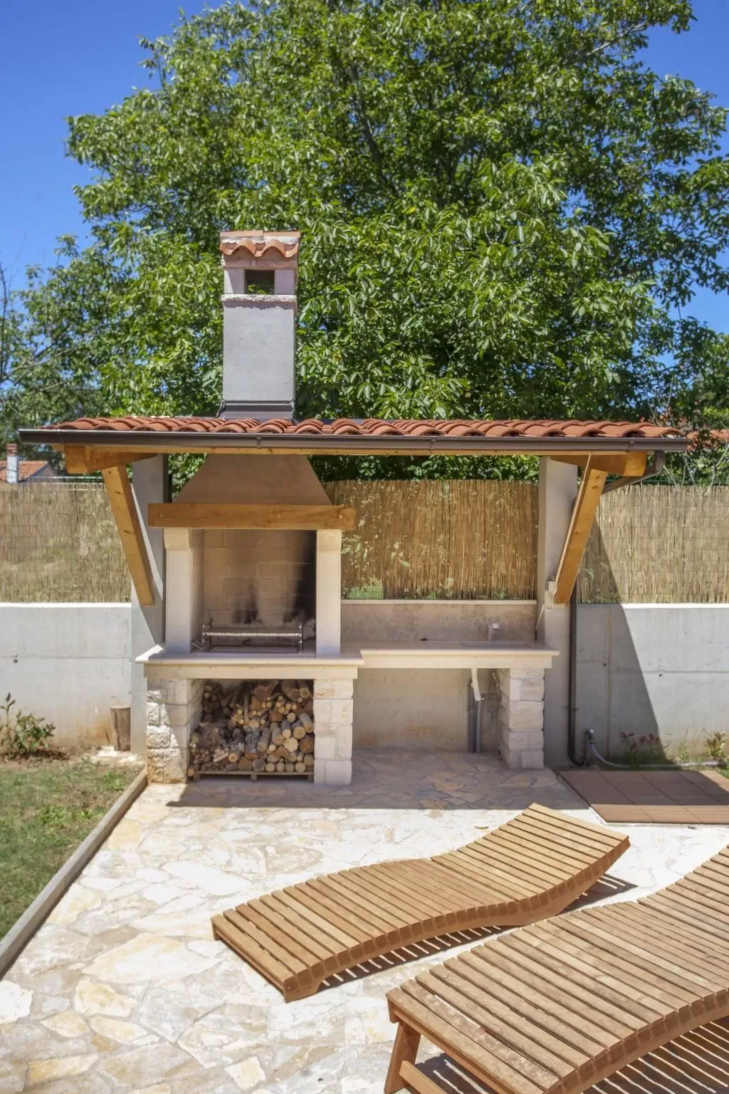 In Vintijan mit Großem Whirlpool-Buiten