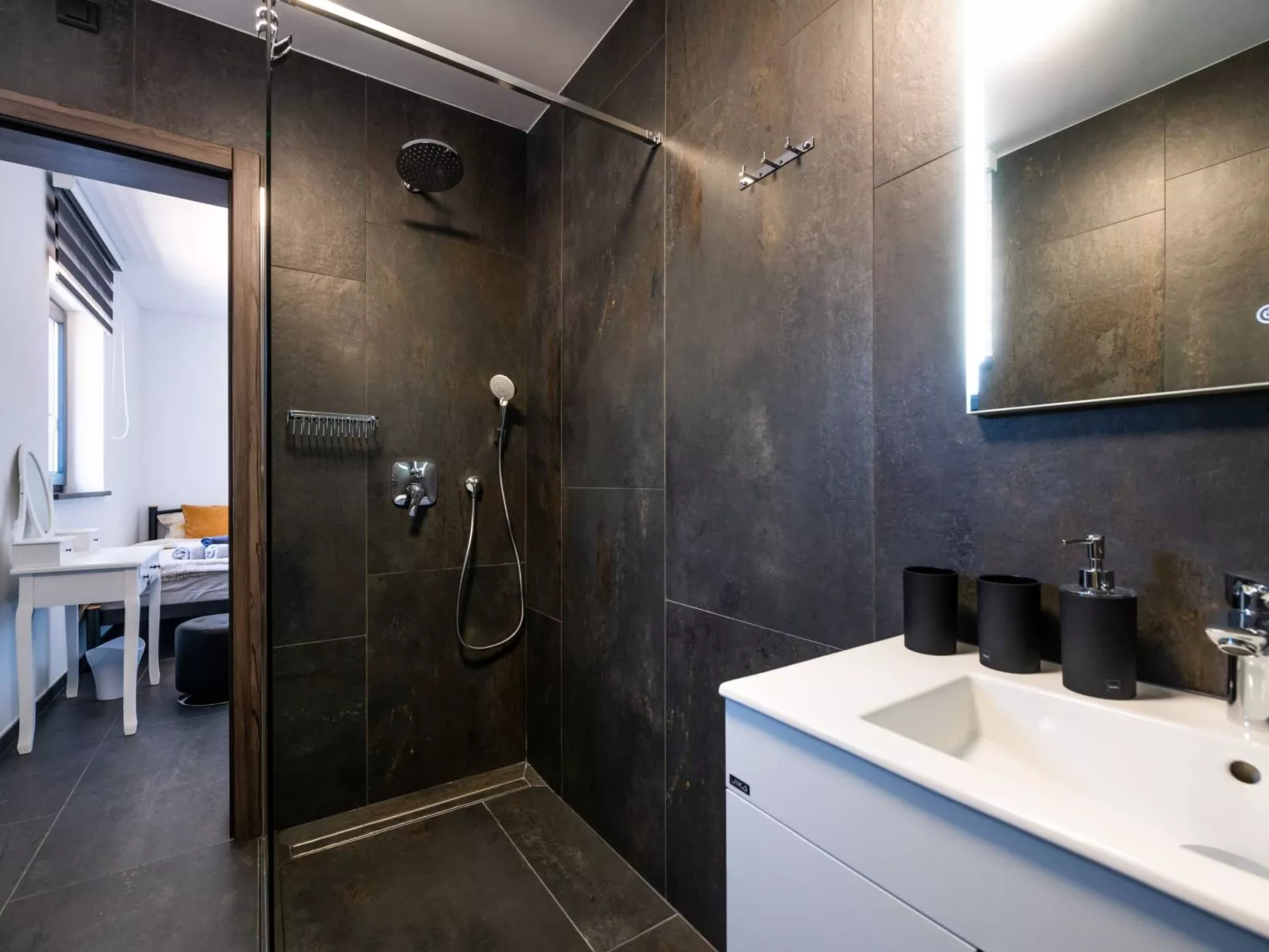 4 SZ mit Bad en suite Pool und Sommerküche