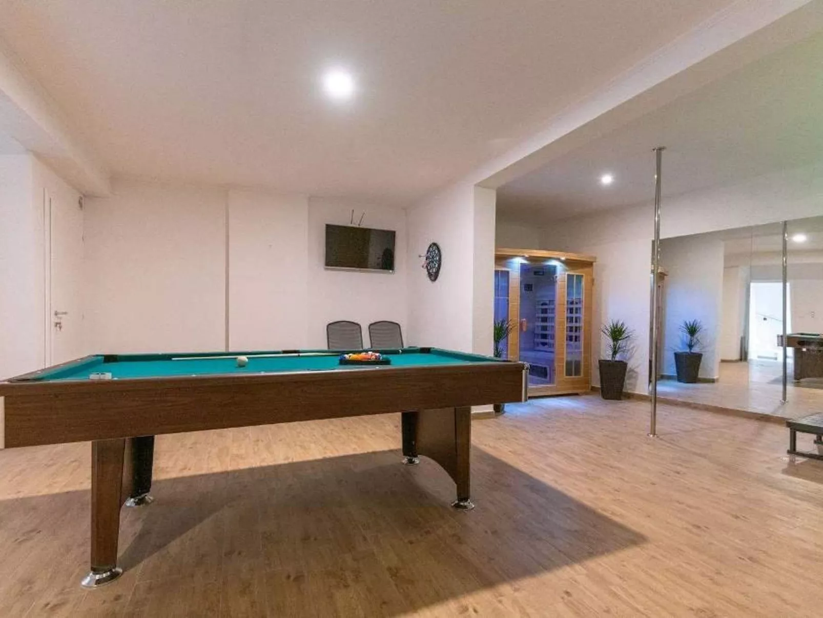 "Paola" mit eigenem Pool-Binnen