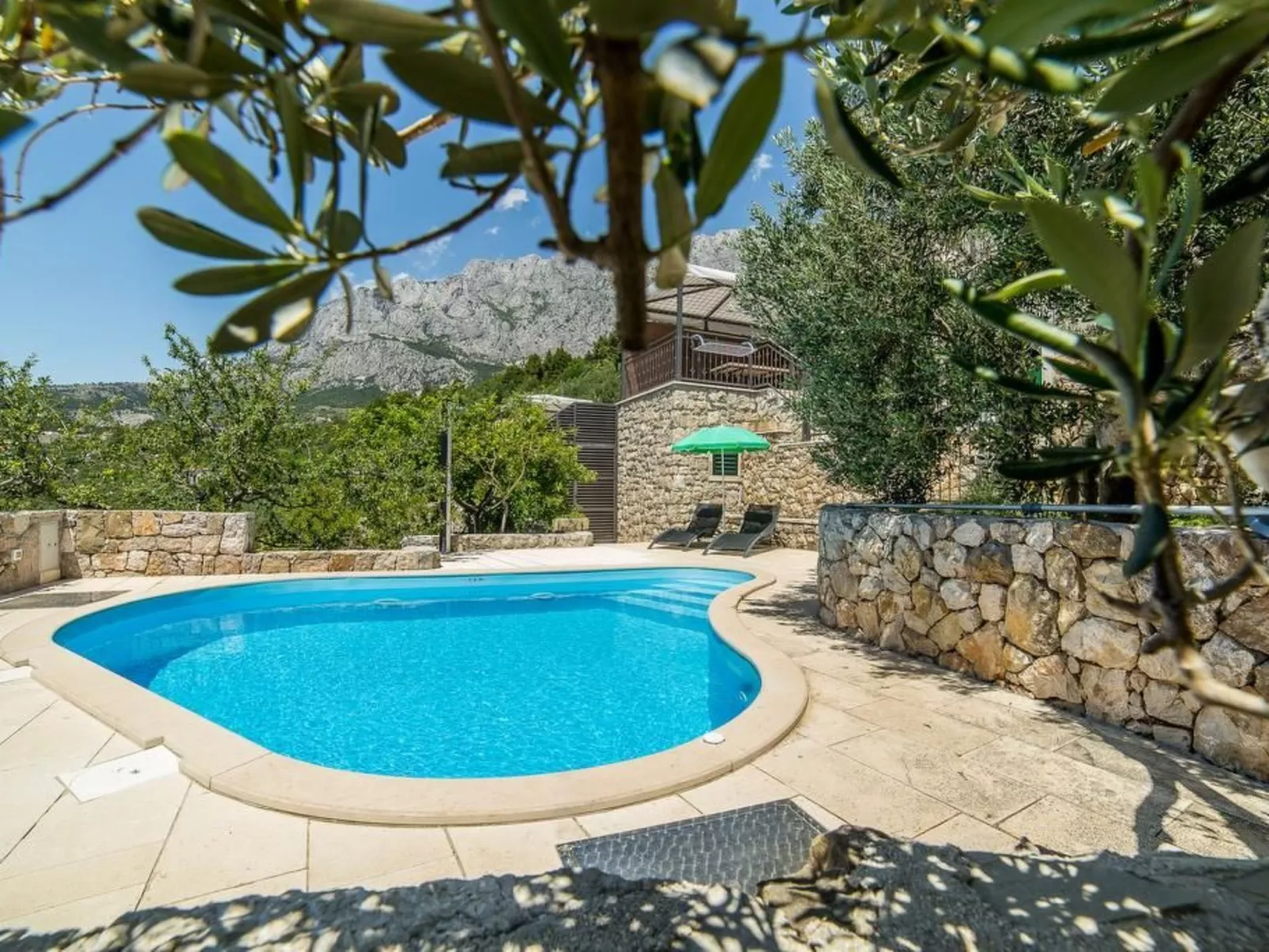 Villa Belvedere mit beheiztem Schwimmbad, Garten