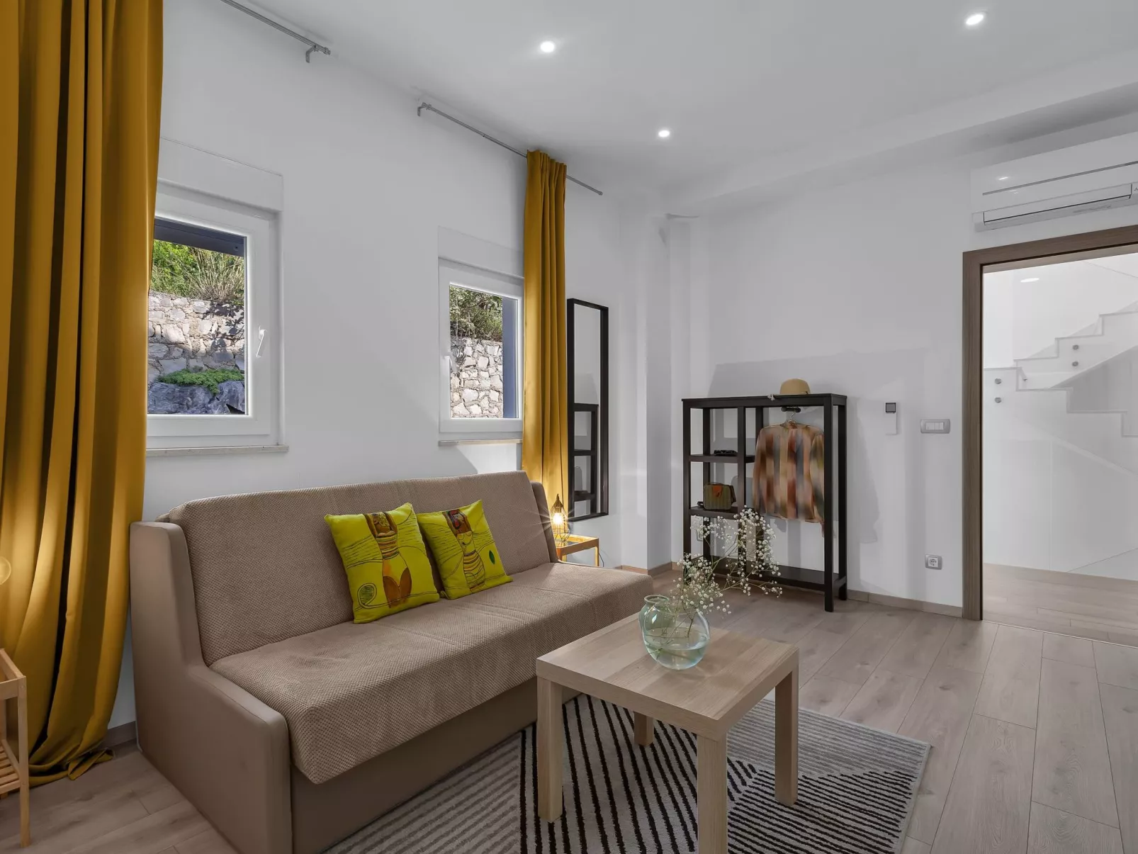 Villa inmitten der Natur in ruhiger Lage-Image-tags.info