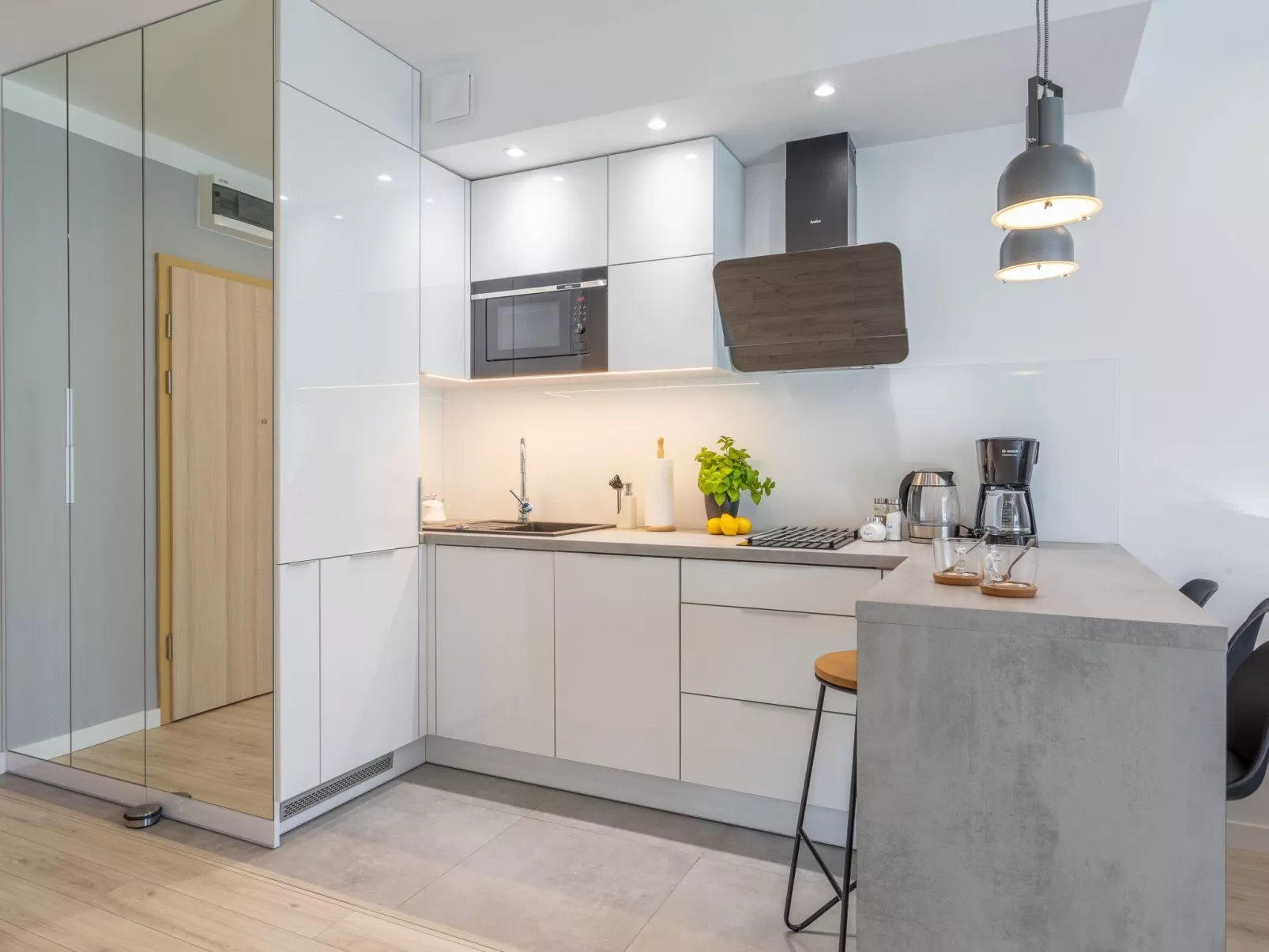 Lichtdurchflutete Ferienwohnung Bianco am Meer