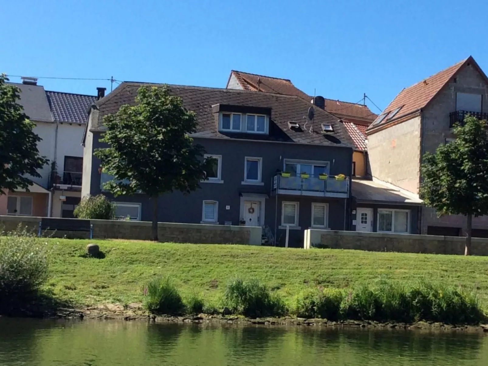 Einzigartige Lage direkt Mosel und Radweg.