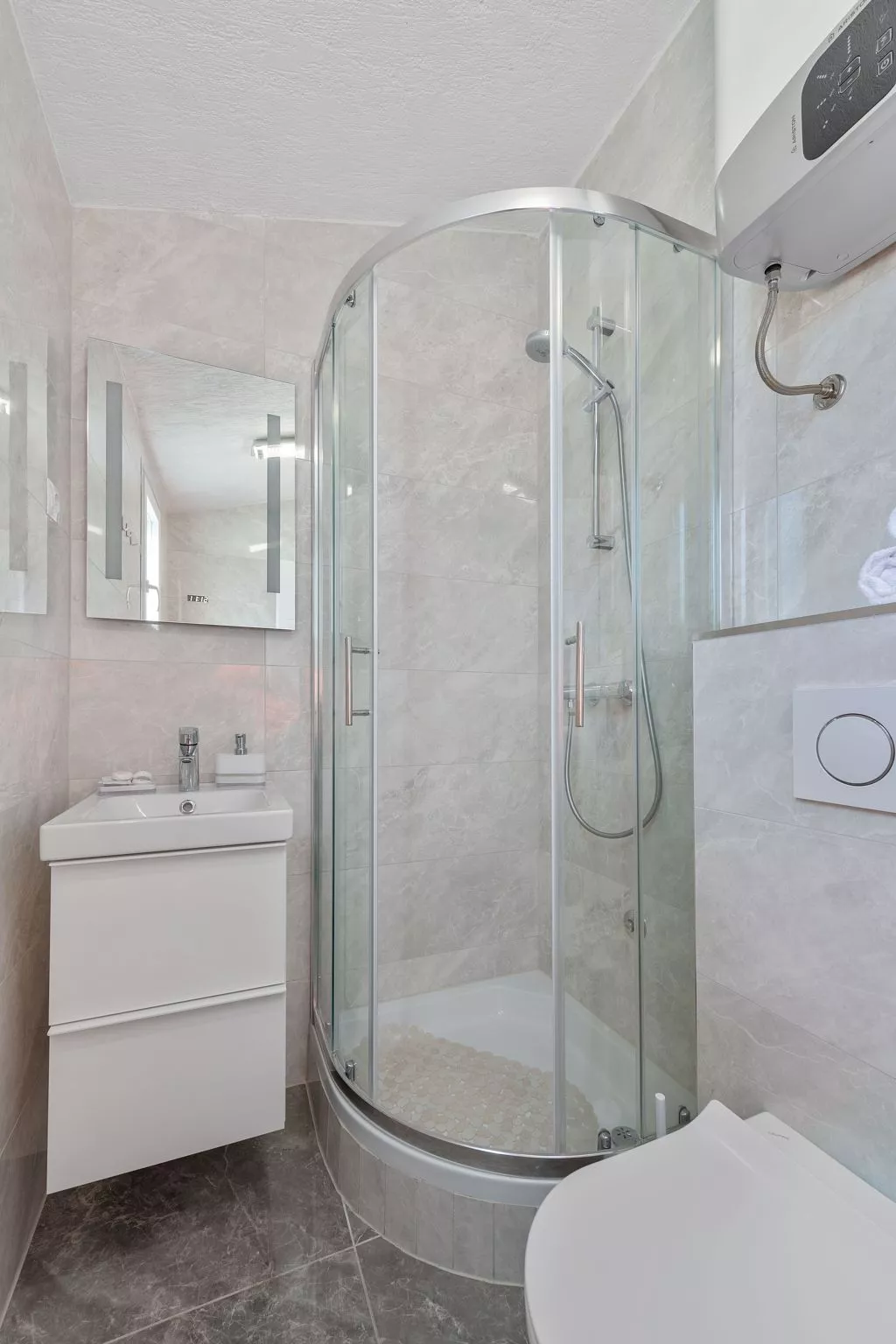 Villa Almas mit Schwimmbad, Fitnessraum, Tennisplatz-Binnen