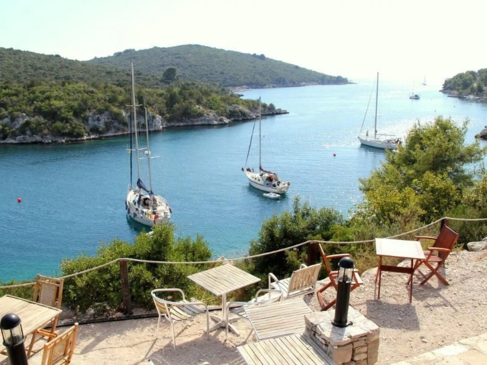 Kleines Steinhaus in einem ruhigen Ort auf der Insel Solta-Buiten