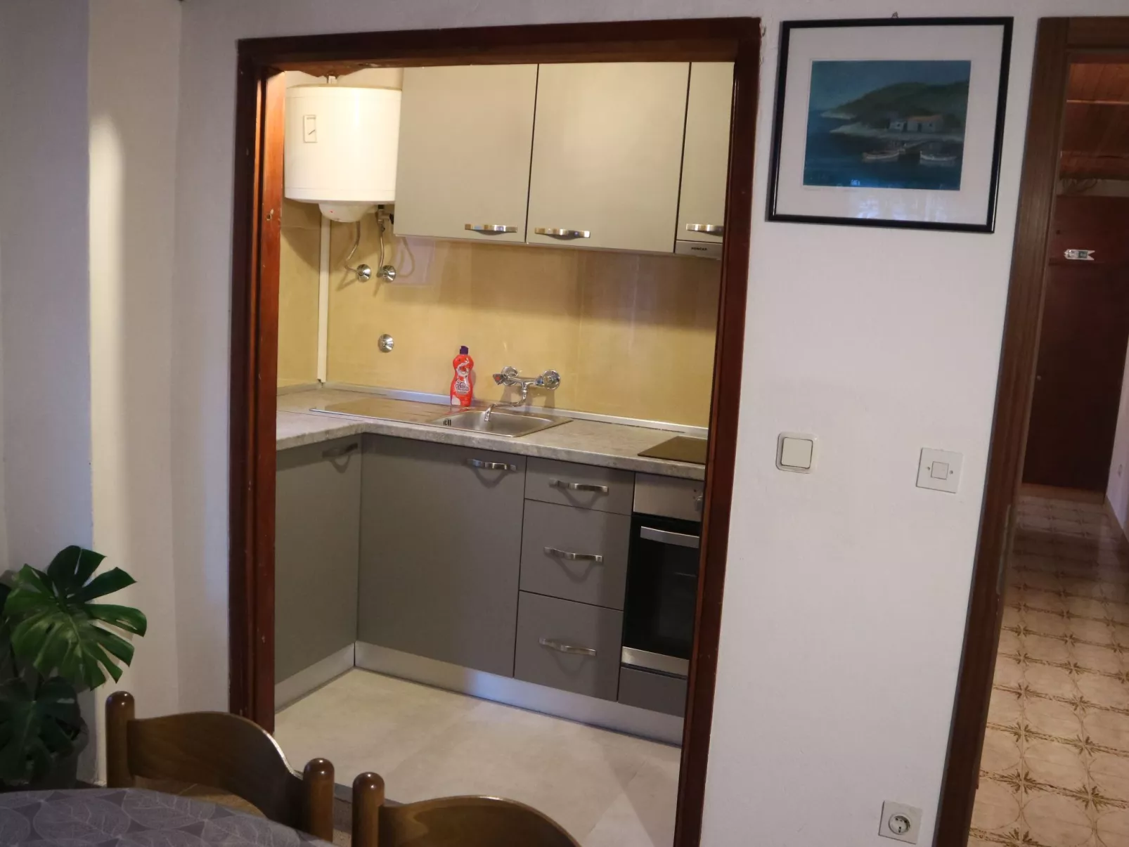 "Antun" am Strand-Binnen