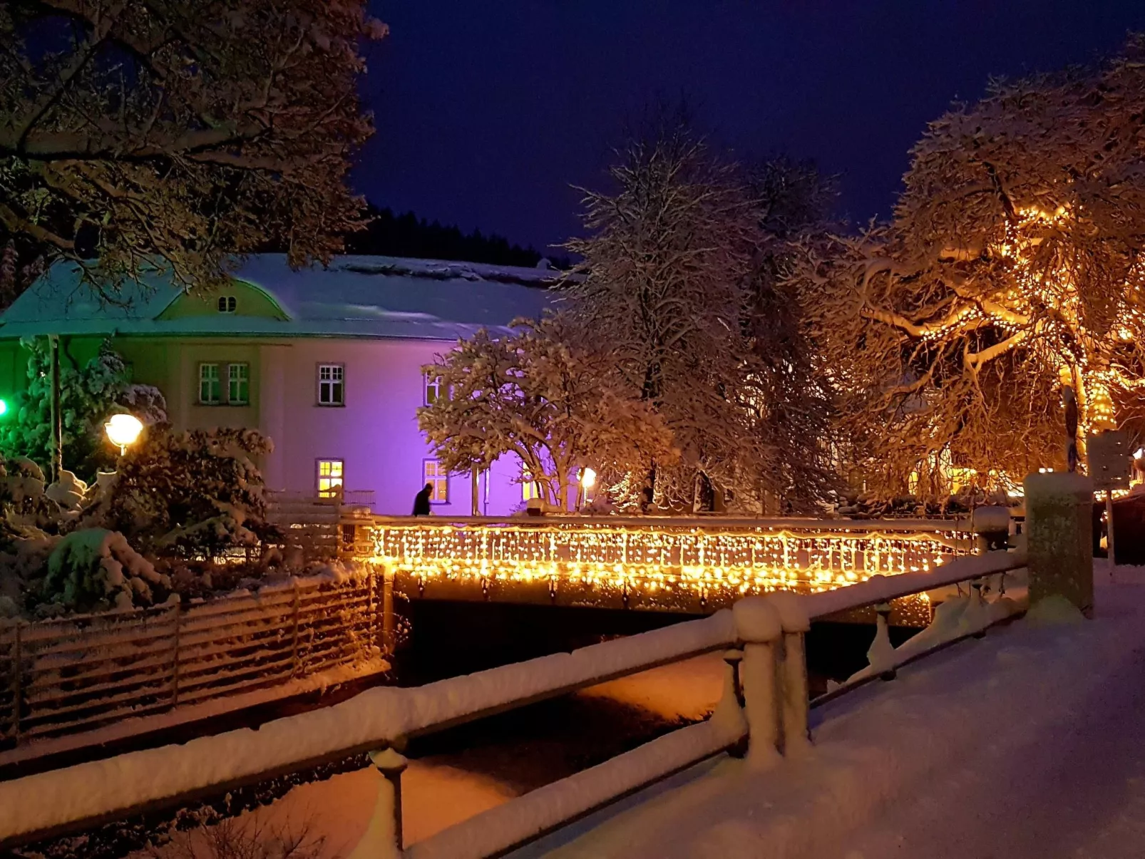 Bungalow mit Garten, Grill und Terrasse-Buiten