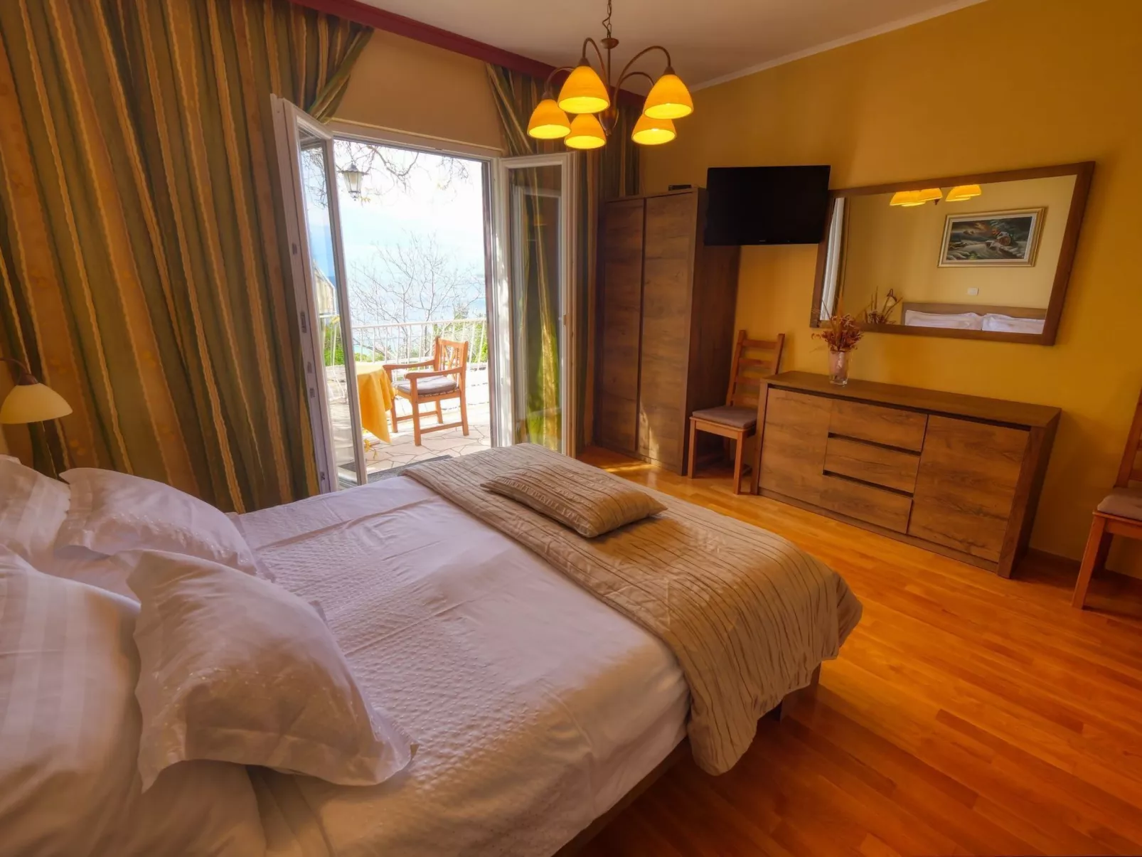 "Helena2" mit Blick auf das Wasser