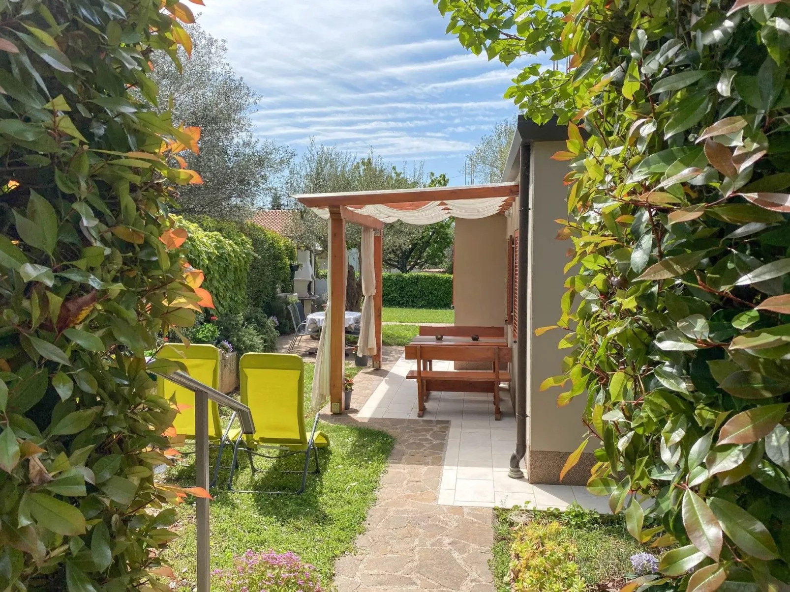 "Timea 2" mit Terrasse-Buiten