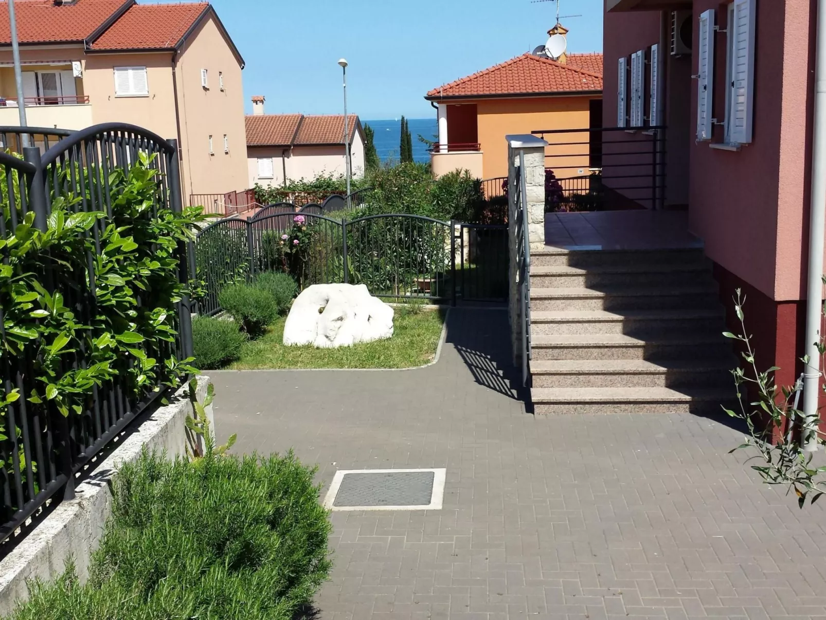 Strandnahe Ferienwohnung mit großem Garten