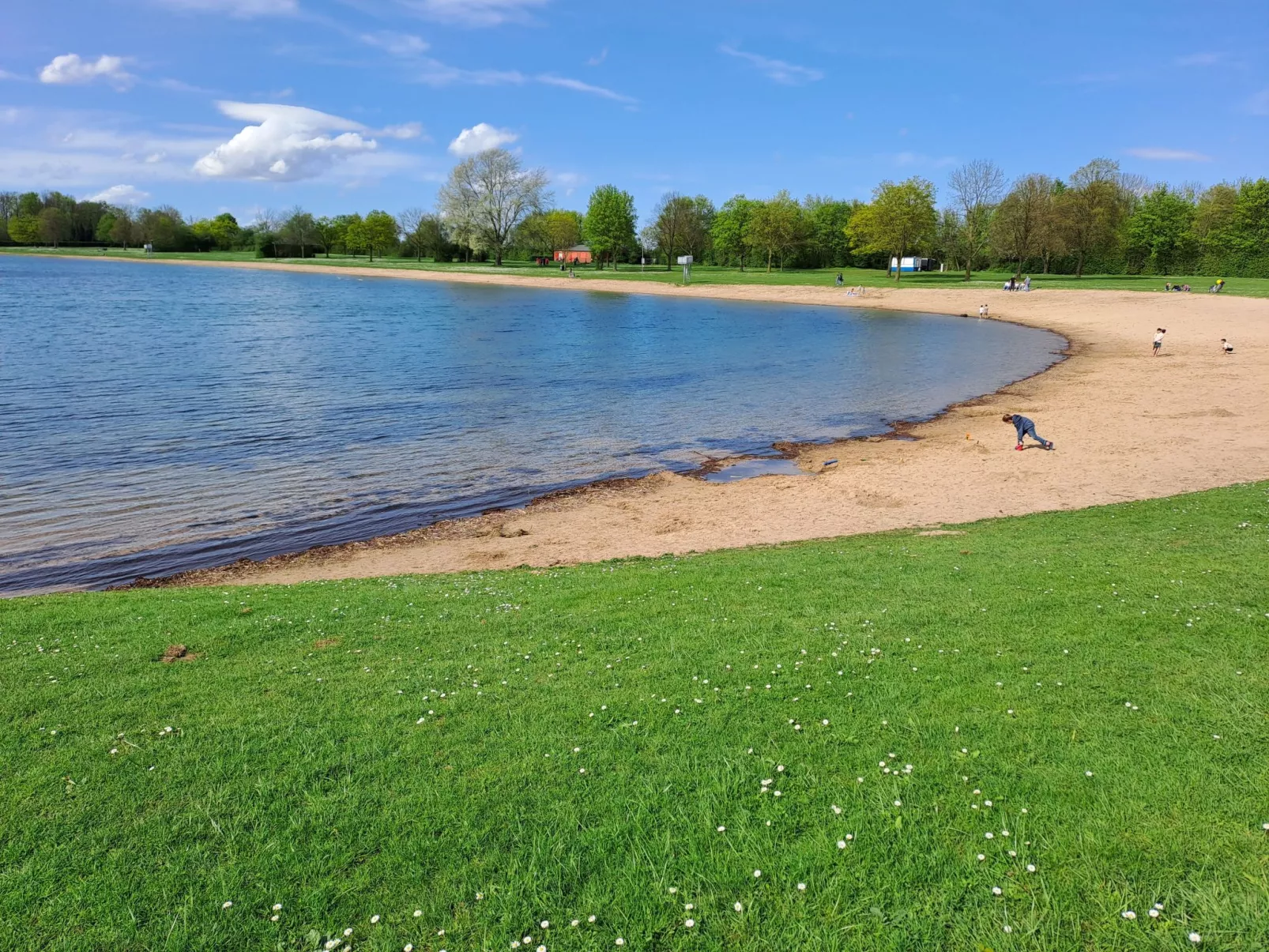 Appartement mit Balkon-Buiten