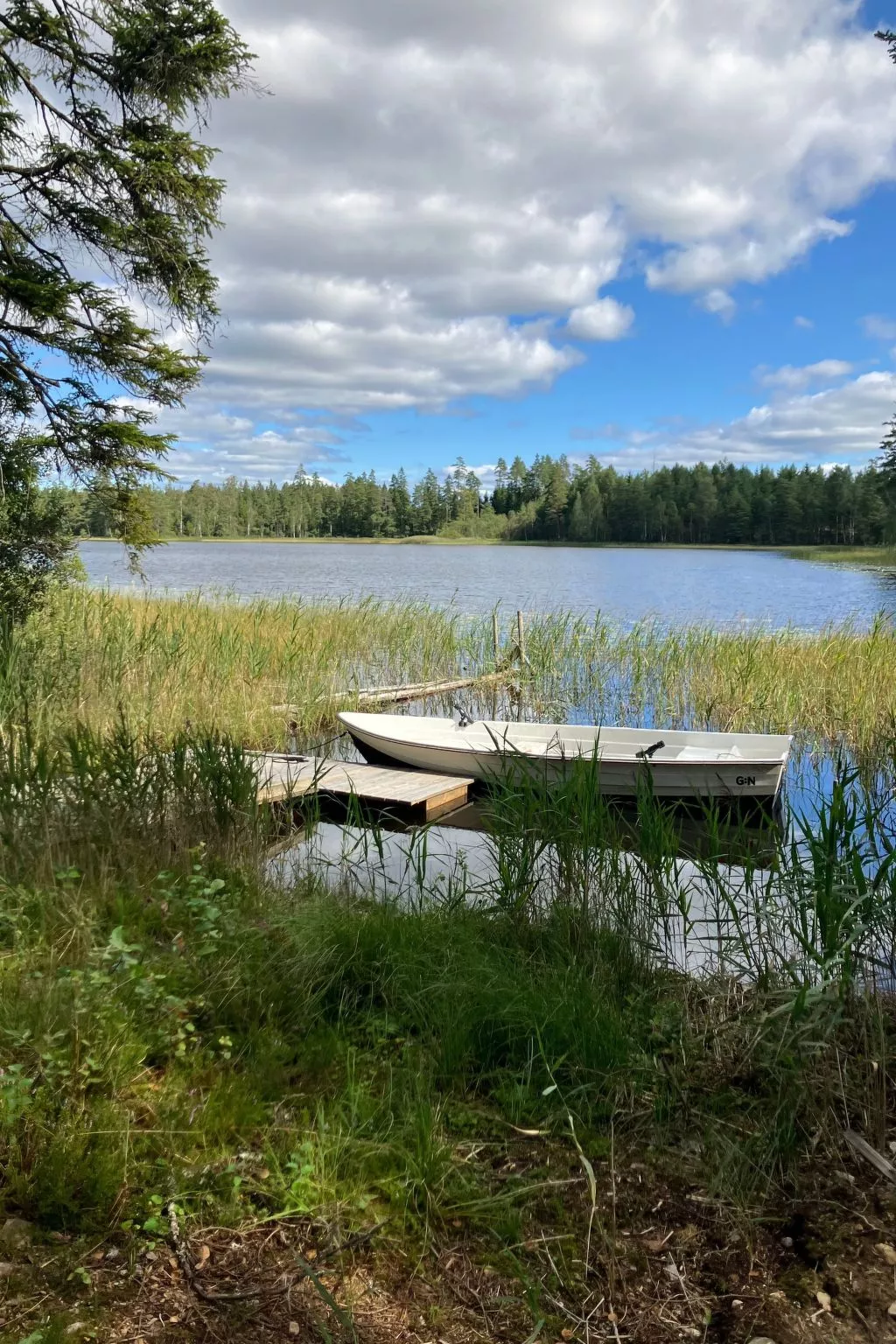 Charmantes Holzhaus mit eigenem Ruderboot