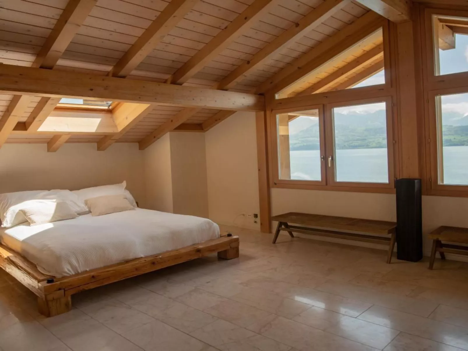 Chalet am See mit Panorama Aussicht-Binnen