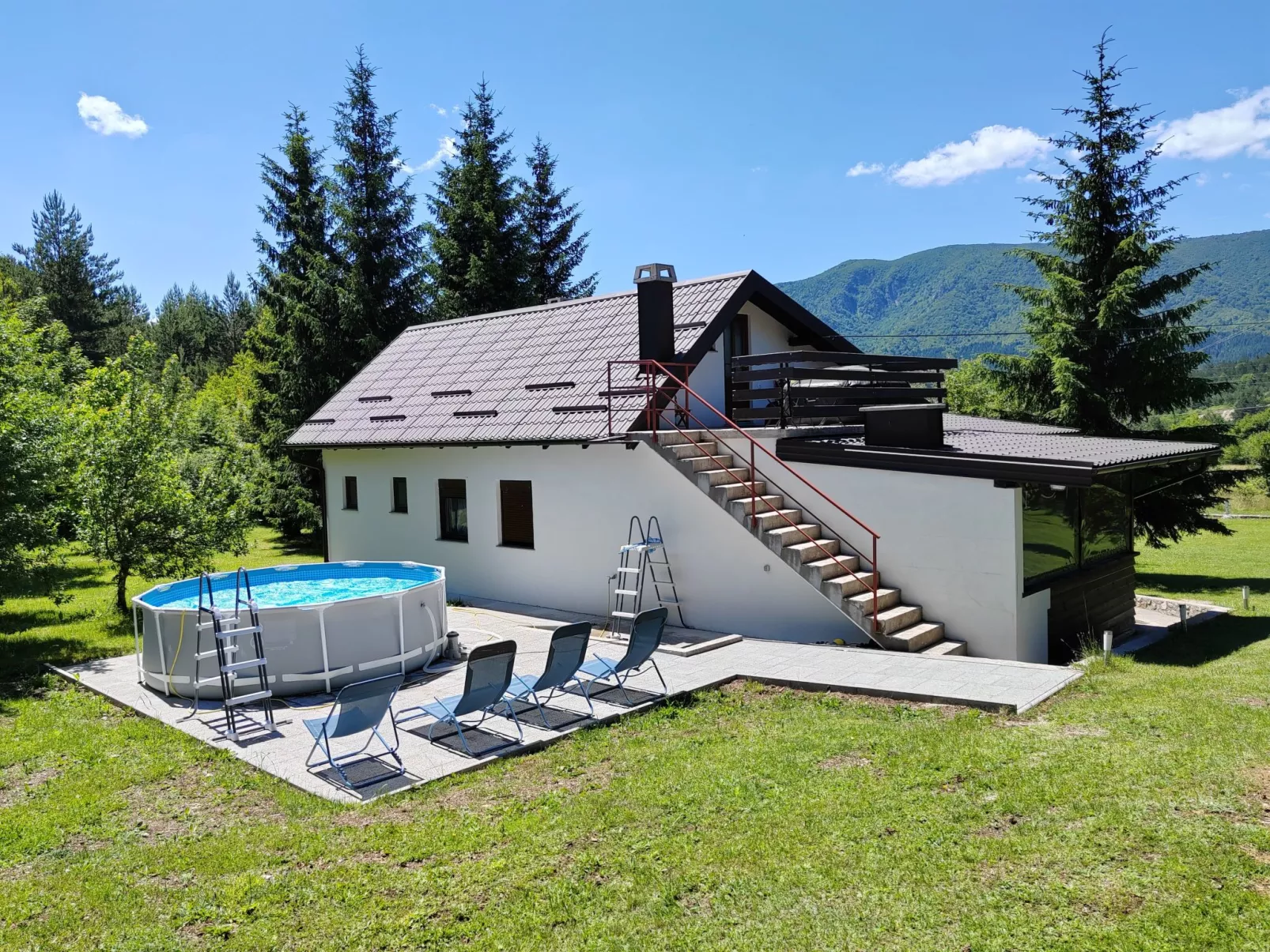 Mit Garten, Grill und Terrasse-Buiten