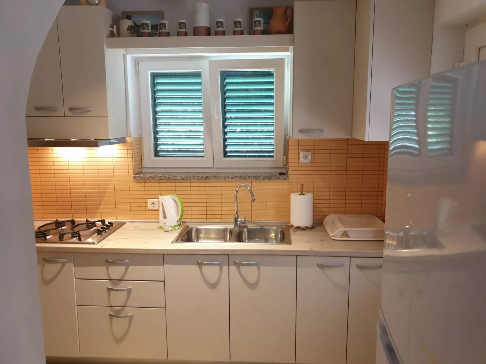 Am Fluss gelegenes Haus mit Galerieschlafplätzen