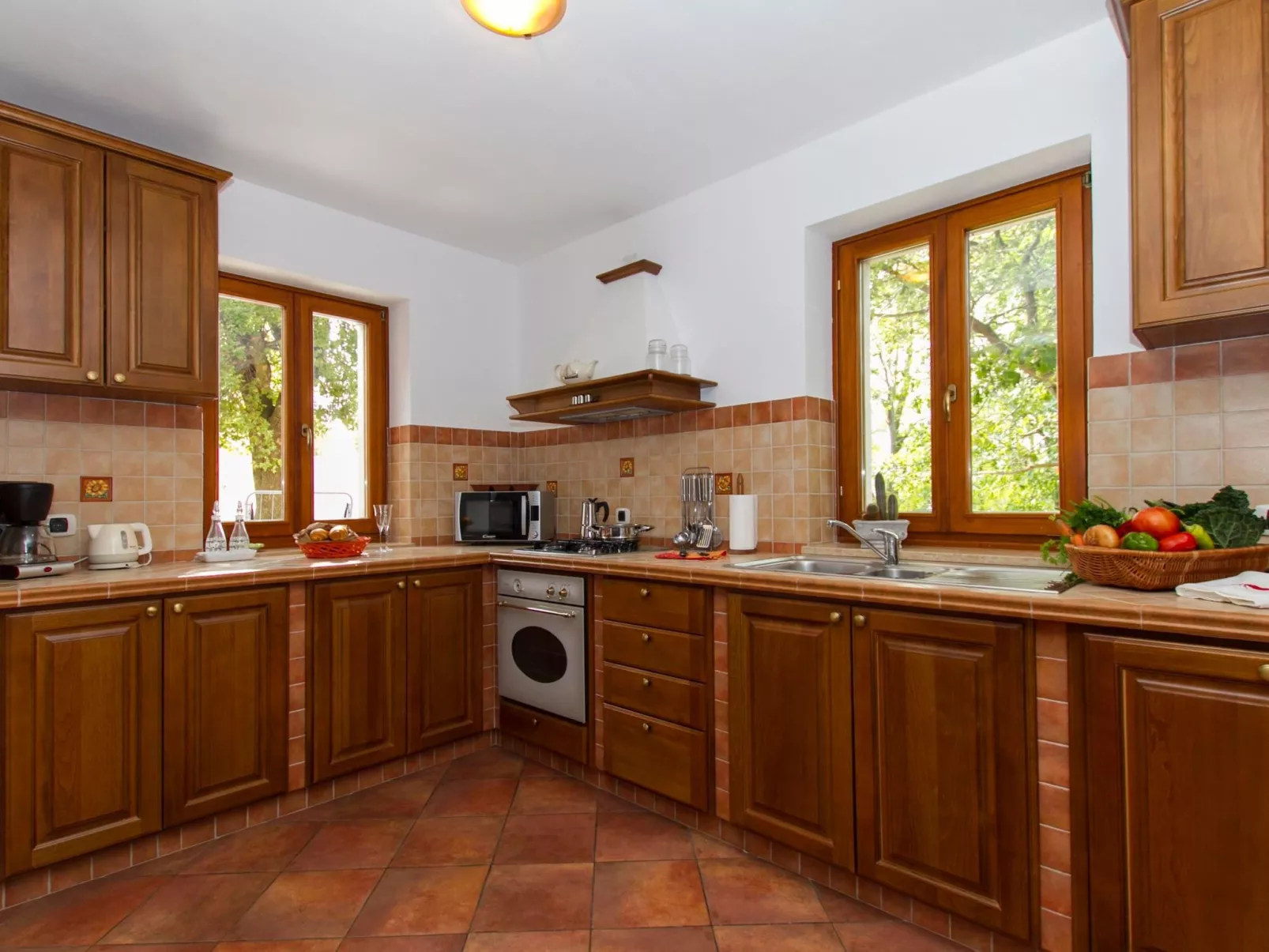 Familiäre 5-Schlafzimmer-Villa mit Gemeinschaftspools-Image-tags.info