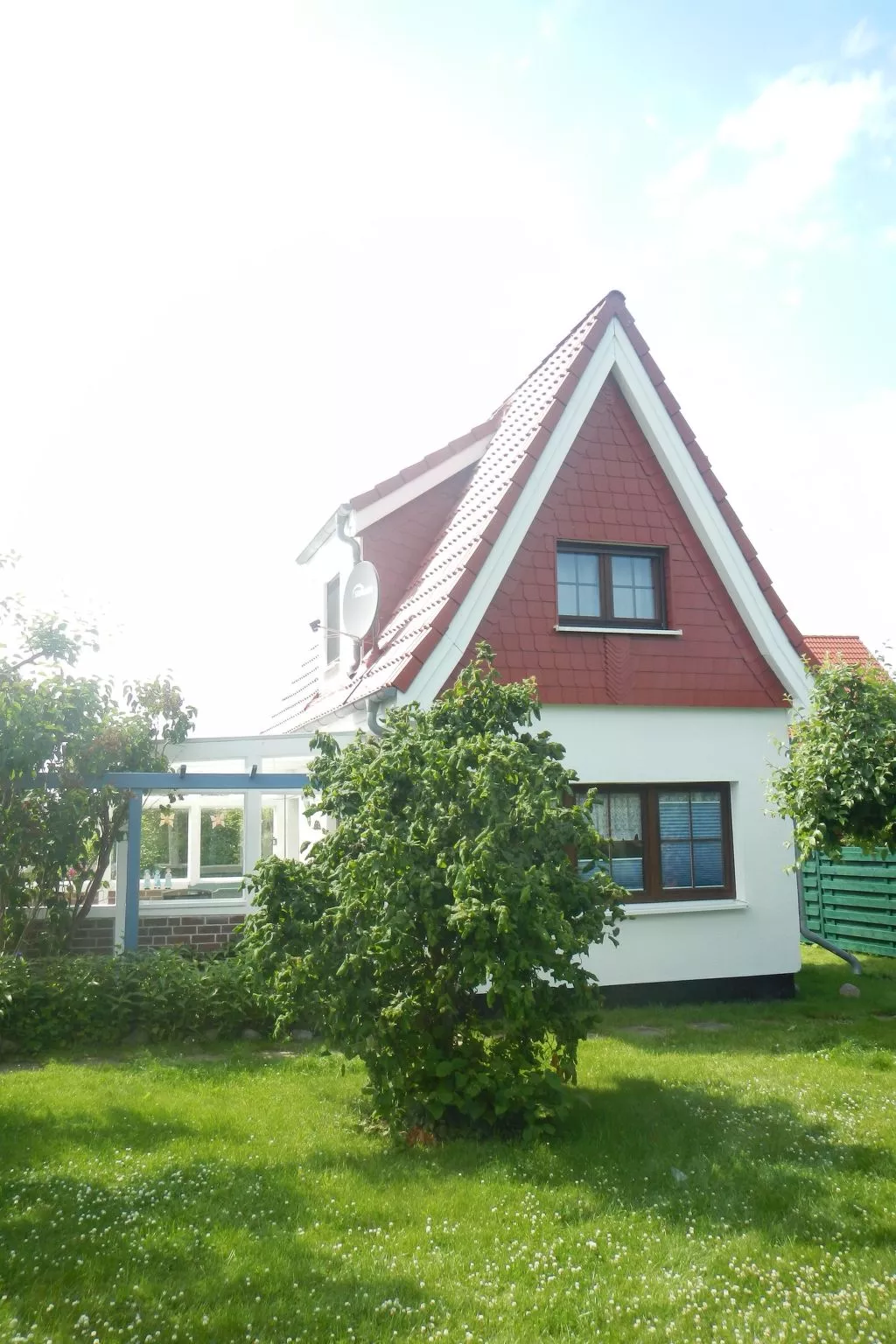 Behagliches Ferienhaus mit Garten und Terrasse