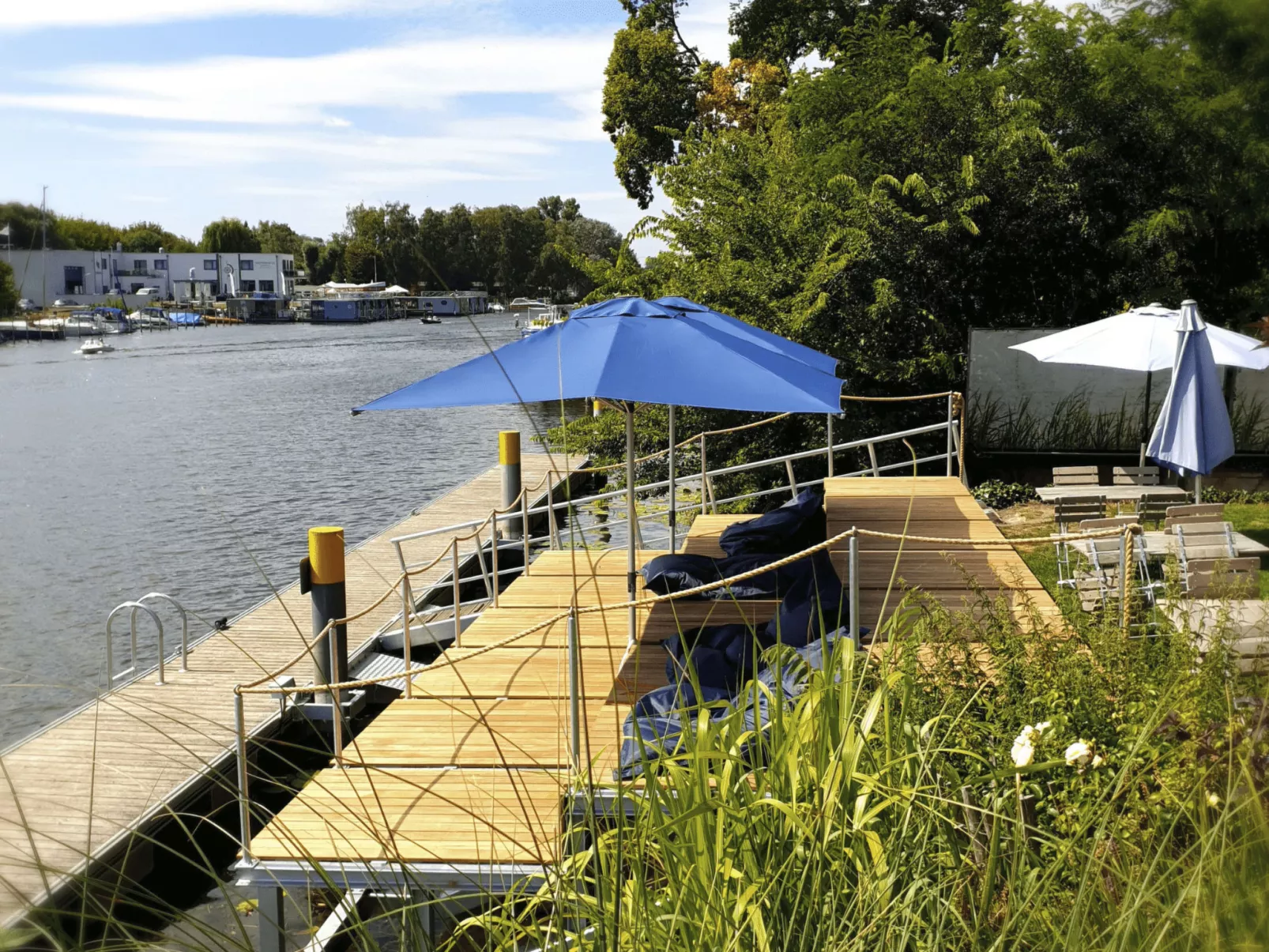 Appartement in Brandenburg An Der Havel mit Terrasse, Garten und Grill-Buiten