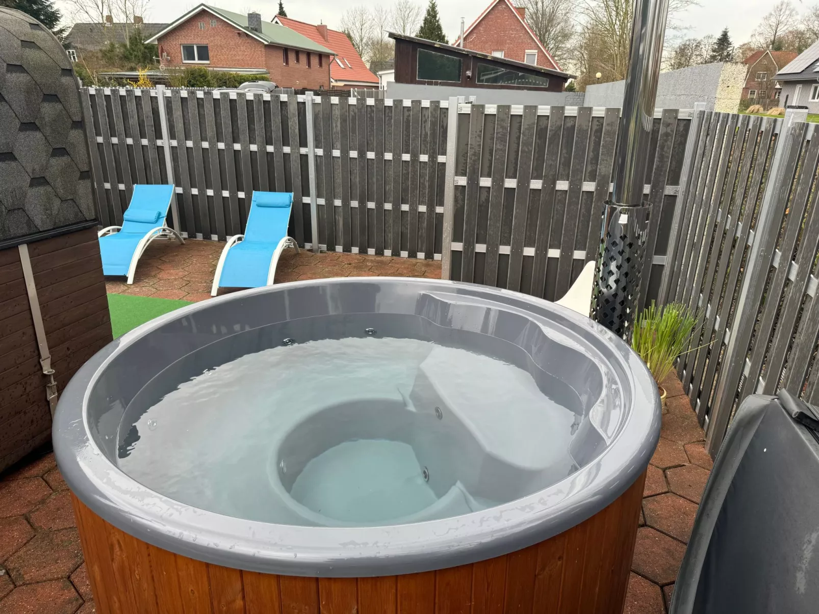 Appartement mit Pool-Buiten