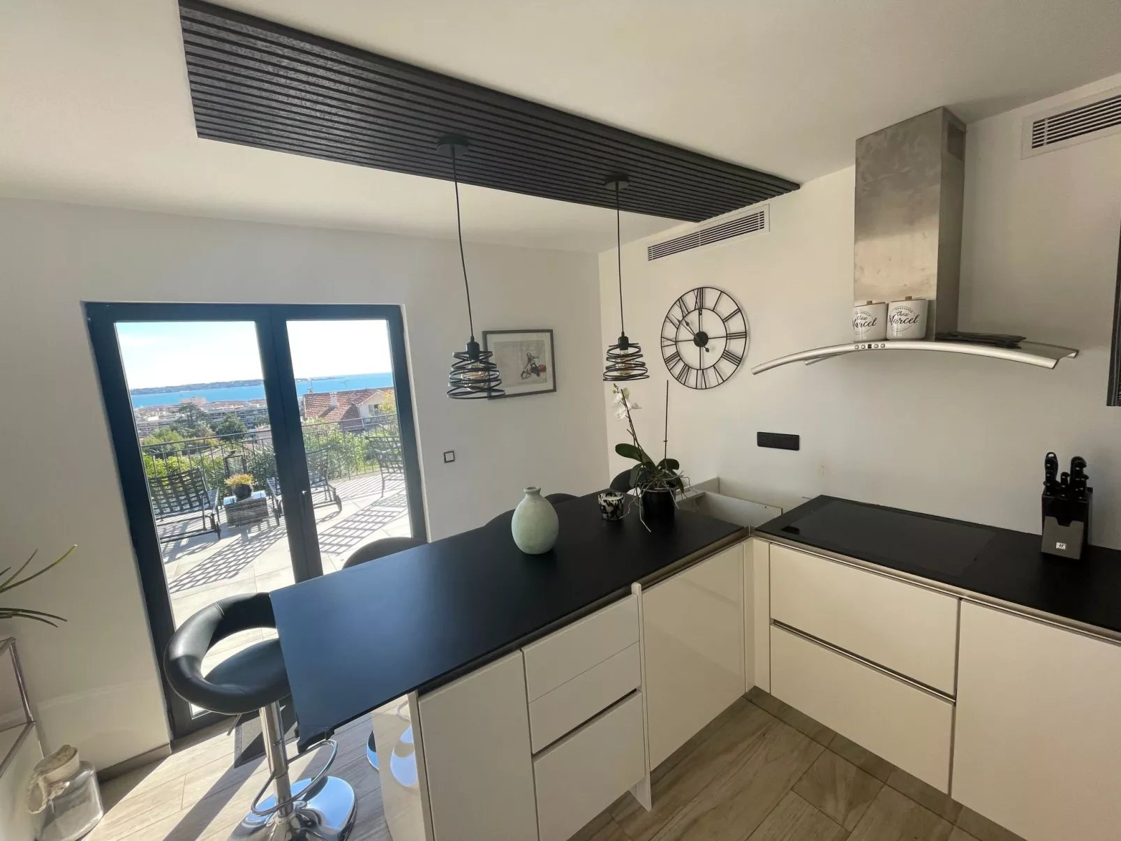 Ferienvilla mit Blick auf das Wasser-Buiten