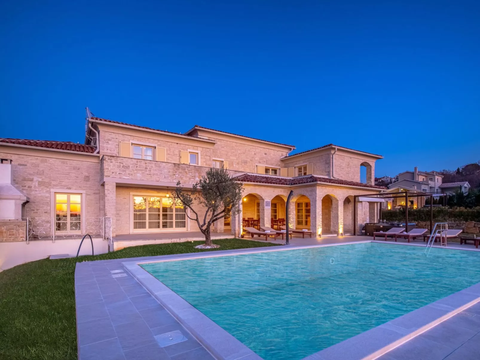 Mit Privatpool für 10 Personen ca. 400 m&sup2; in Bajkini, Istrien (Binnenland-Image-tags.info