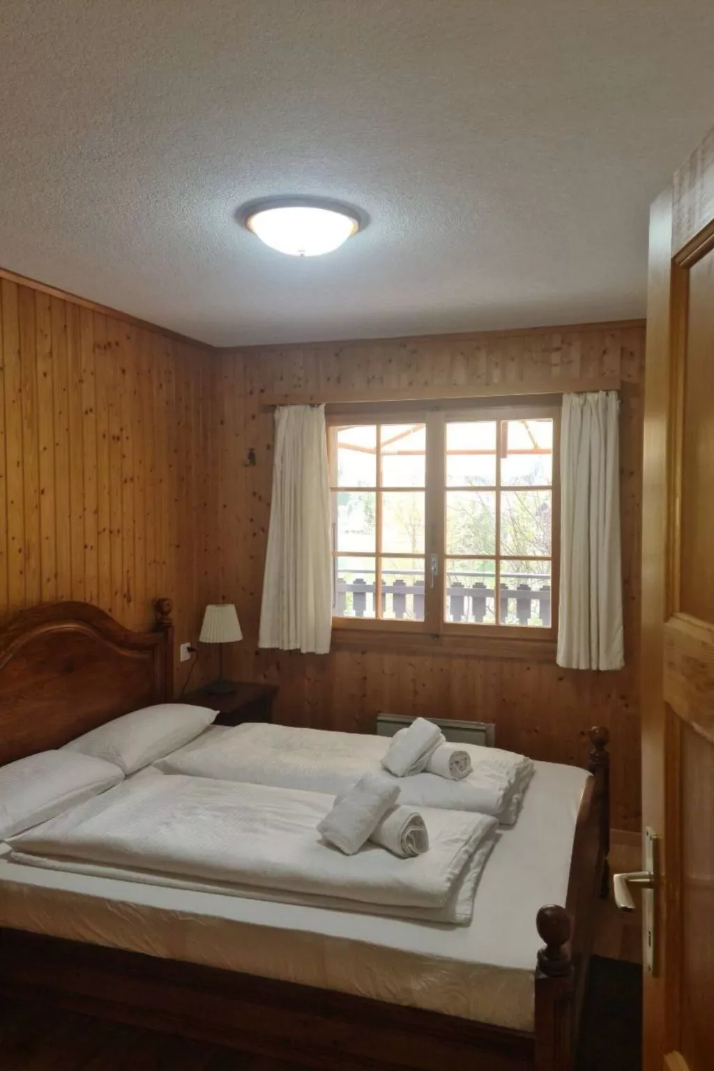 Chalet mit Seeblick, Jacuzzi, Sauna und Garten-Image-tags.info