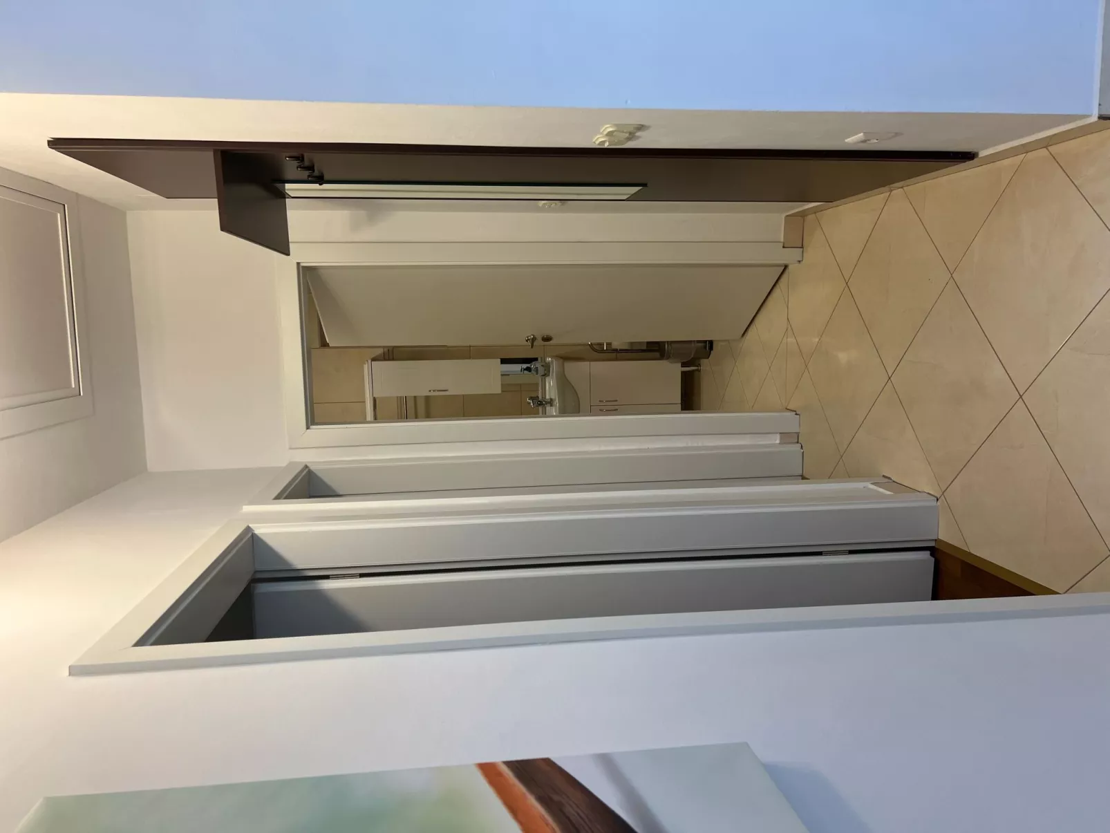 Modernes Ferienhaus in Dobropoljana mit Terrasse, Garten und Grill-Binnen