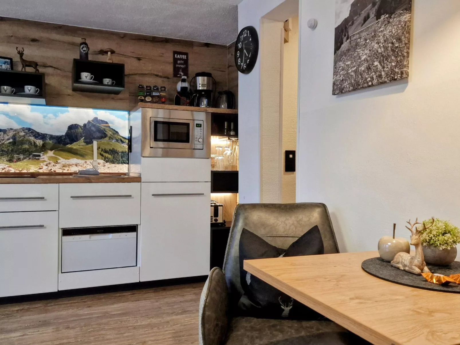 Studio mit Küche, Bad und Süd Balkon und Bergblick