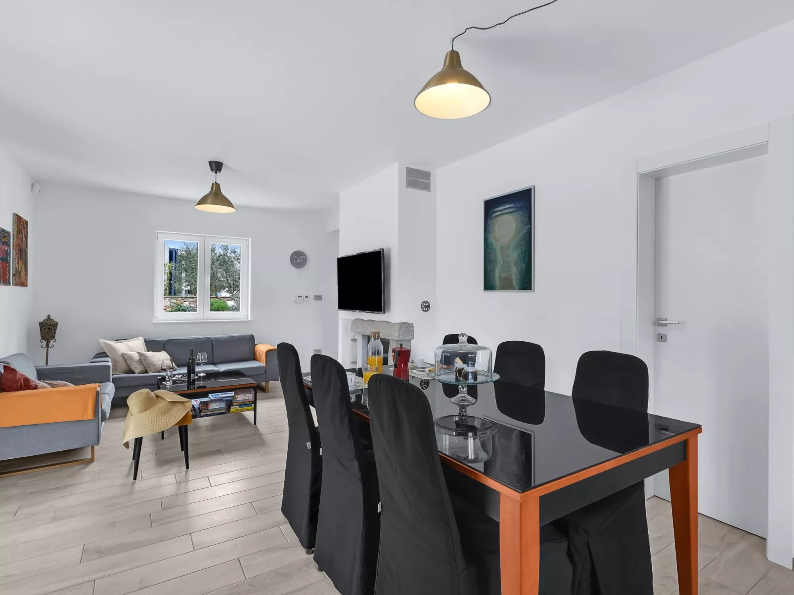 Alleinstehendes Ferienhaus mit Pool und drei Sch-Binnen