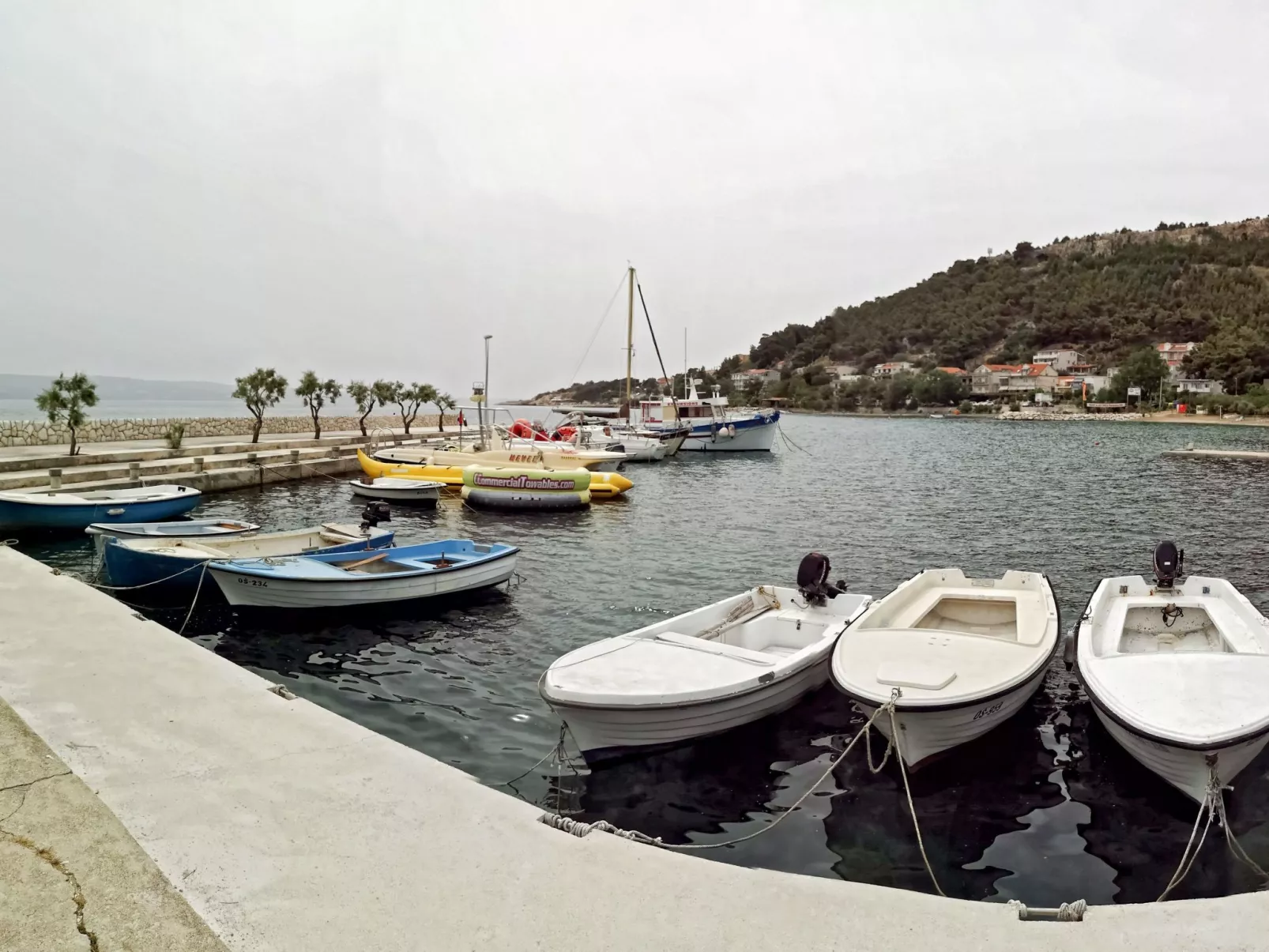 Große Ferienwohnung in Duće mit Privatem Balkon und Meerblick-Image-tags.info