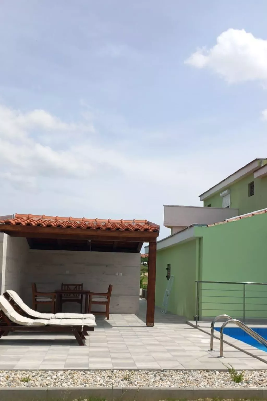 Wohnung in Ljubač mit Großem Garten