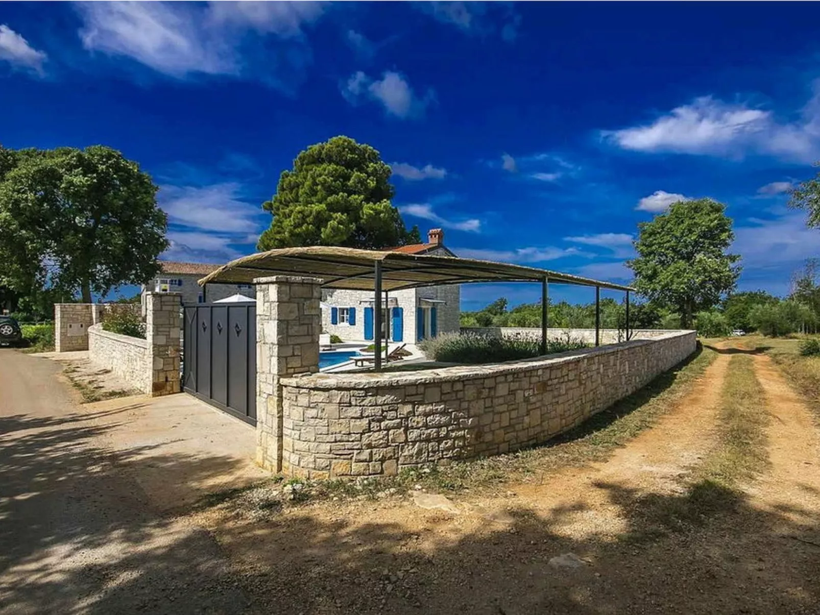 Villa Lenka mit Pool-Buiten