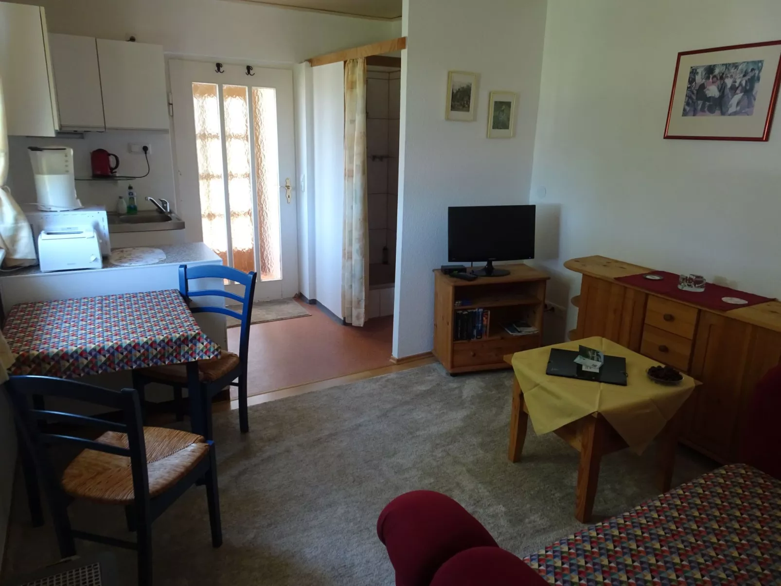 Kleines Ferienhaus mit Garten und Grill in Garitz