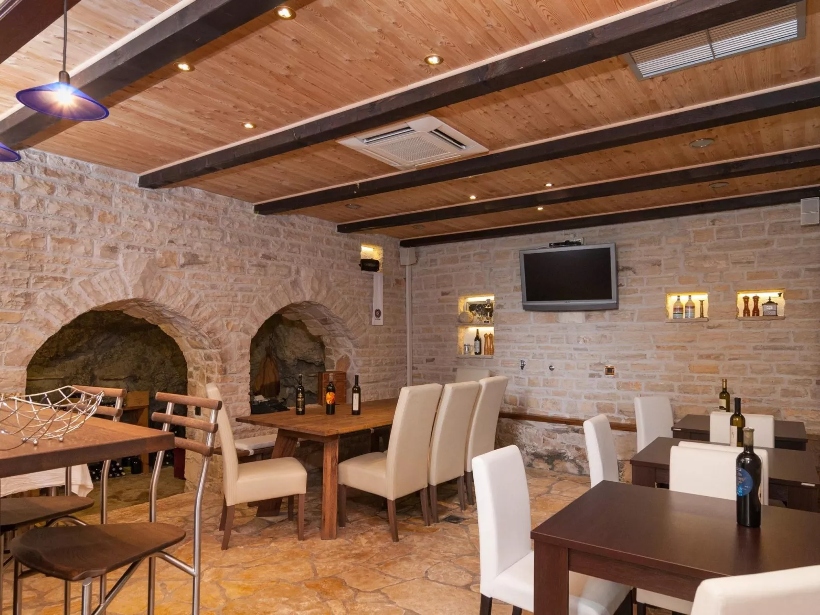 Gemütliche Wohnung in Omiš mit Privatem Balkon