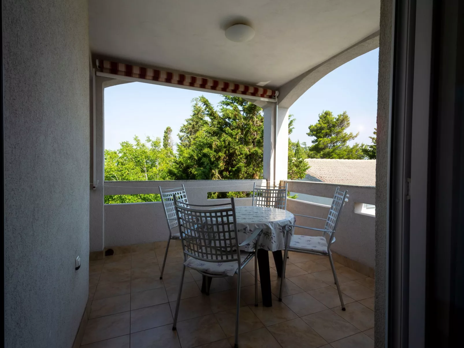 "Buka Calm II"-Binnen