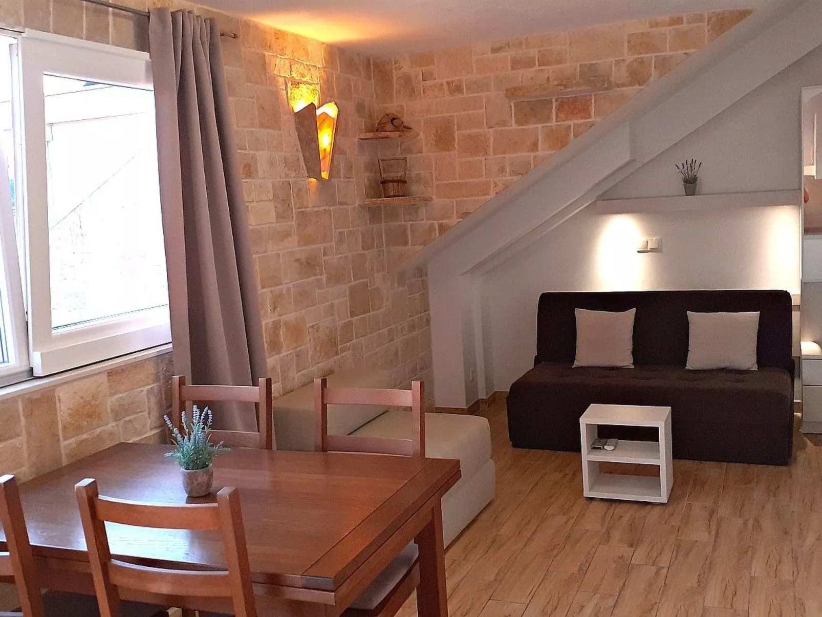 Schöne Ferienwohnung in Baska Voda mit Terrasse