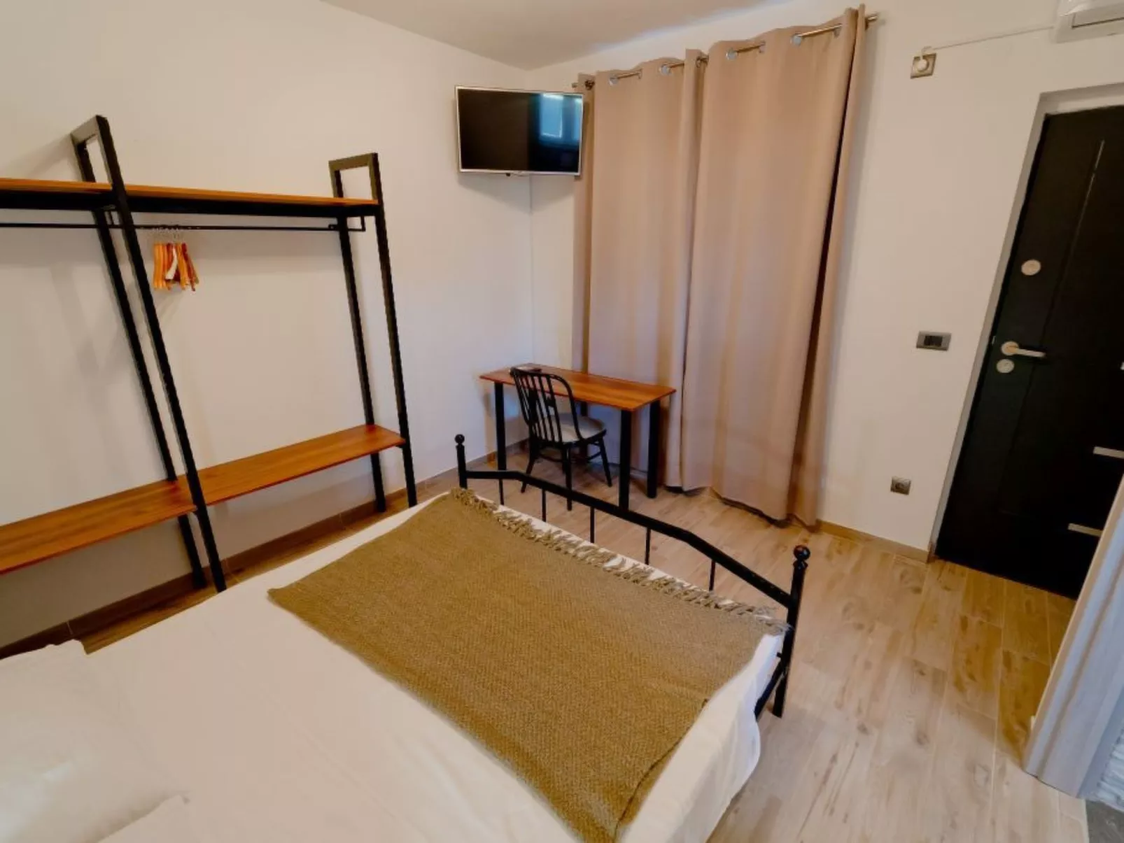 Mit privatem beheiztem Schwimmbad-Binnen