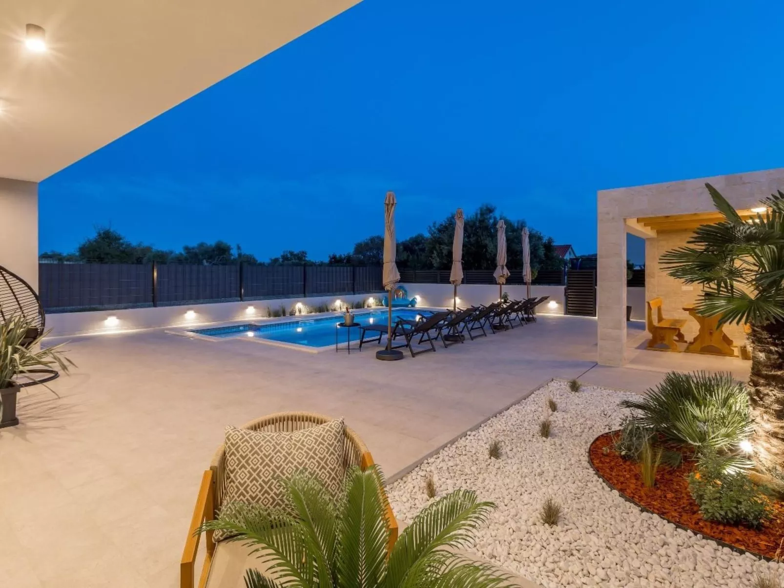 Villa Diana, modern gestaltet, in Dograde