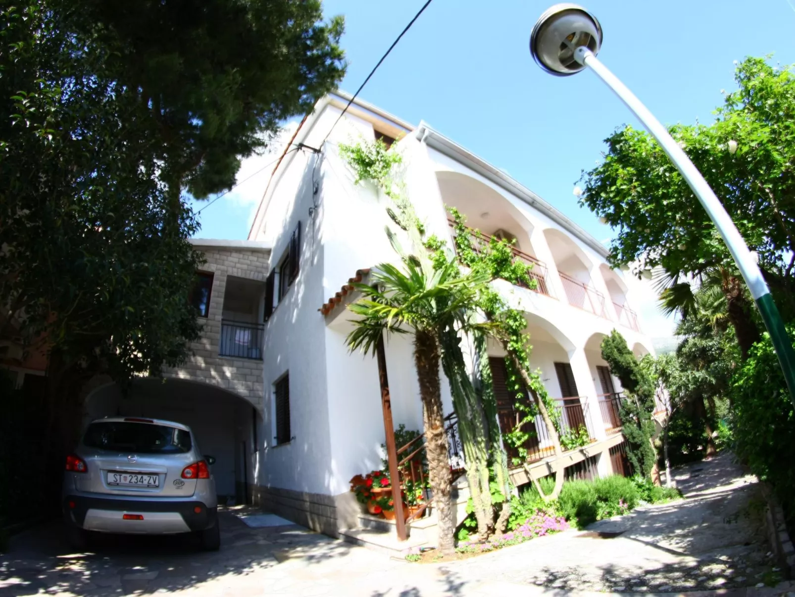 Mit Privatparkplatz-Buiten