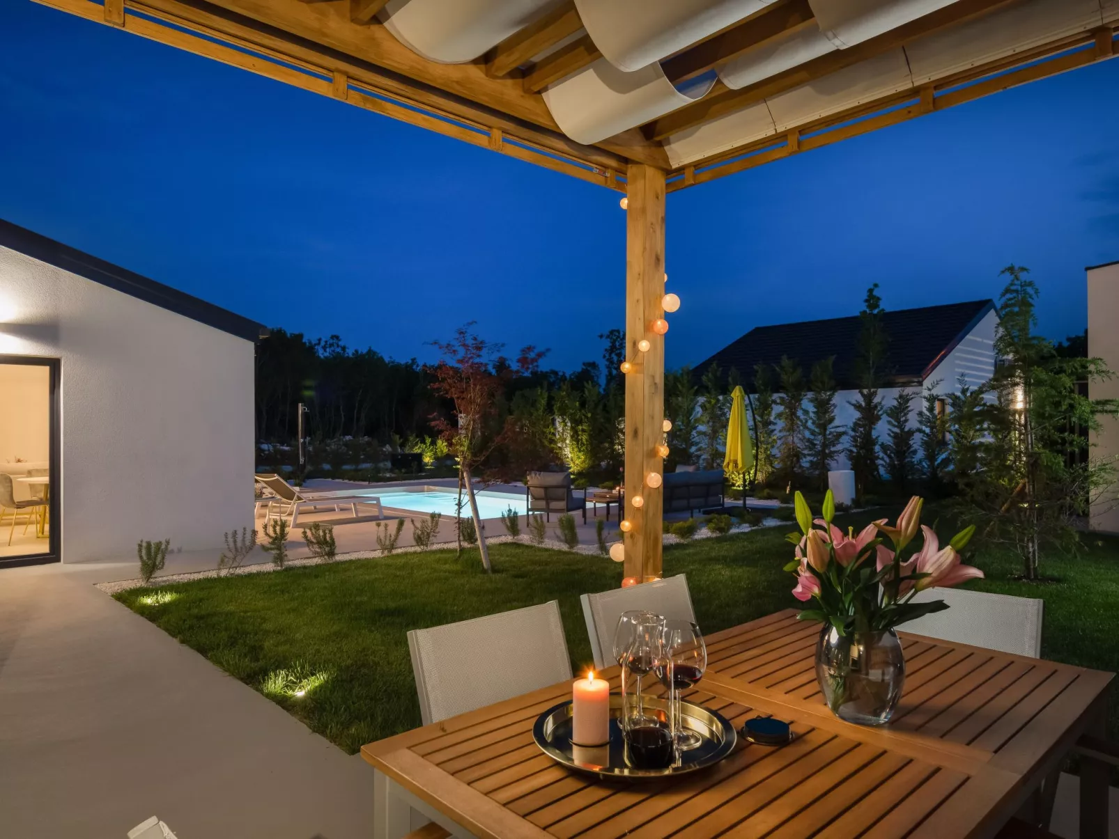 Villa Lu in Oklaj-Image-tags.info