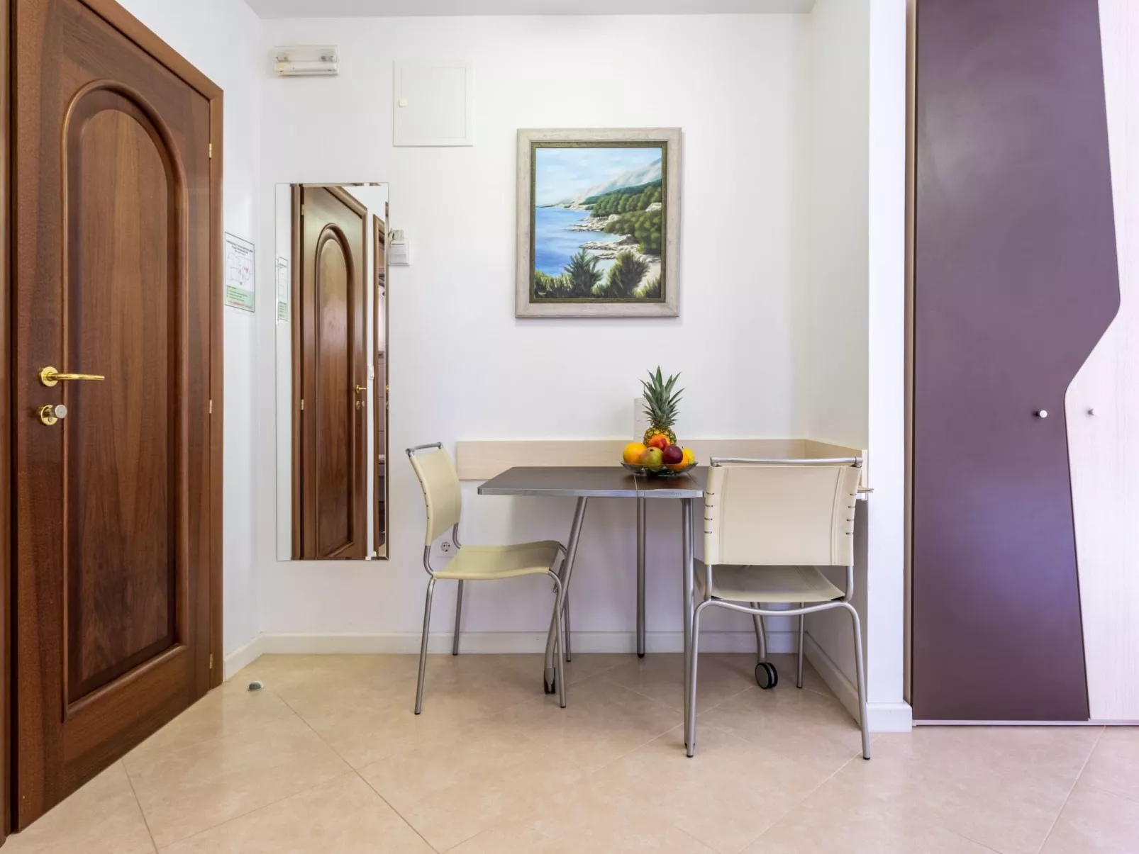 Helle Studio-Ferienwohnung mit Sonnenbalkon-Binnen