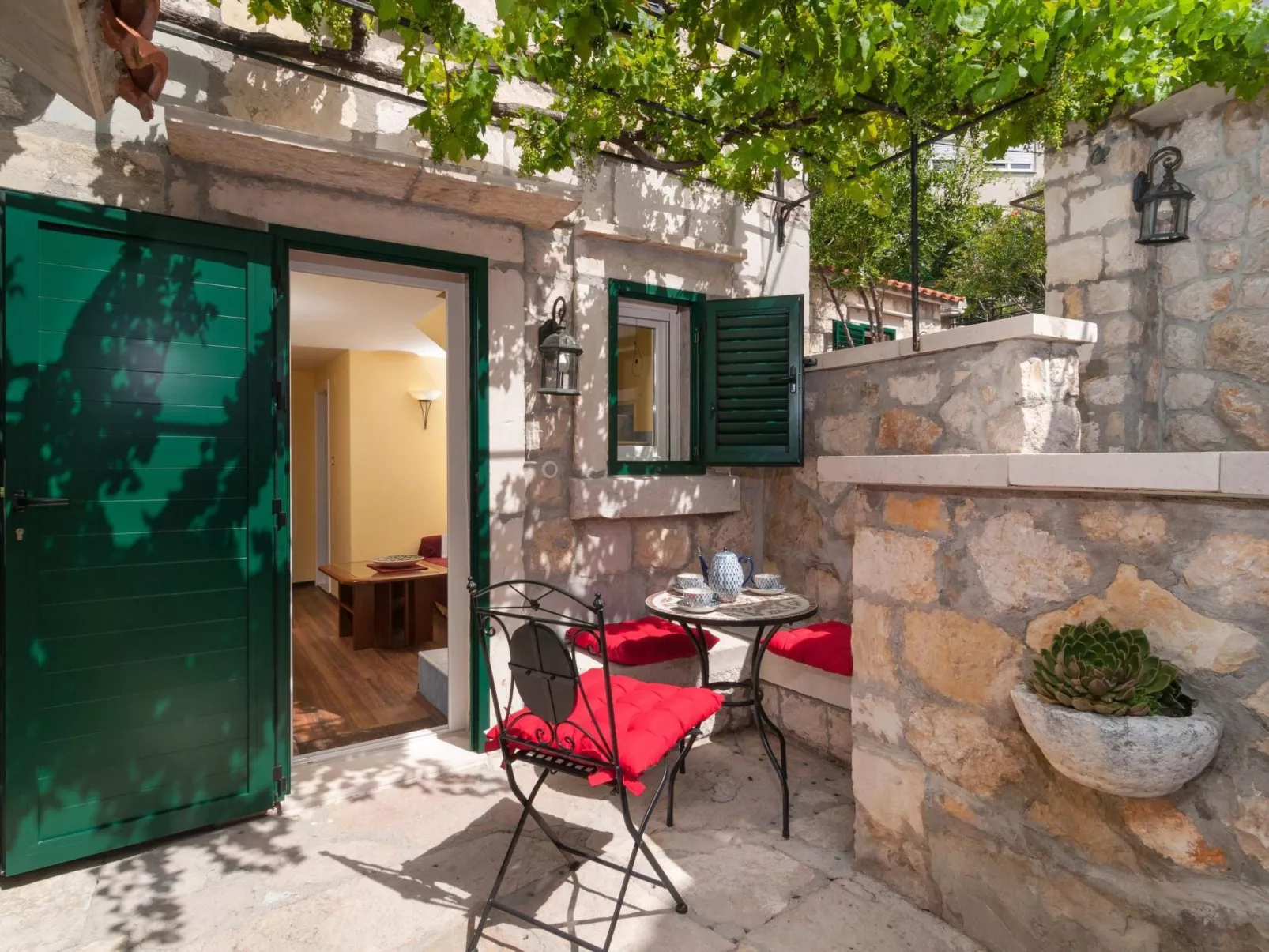 Kleine Wohnung in Omiš mit Privatem Balkon