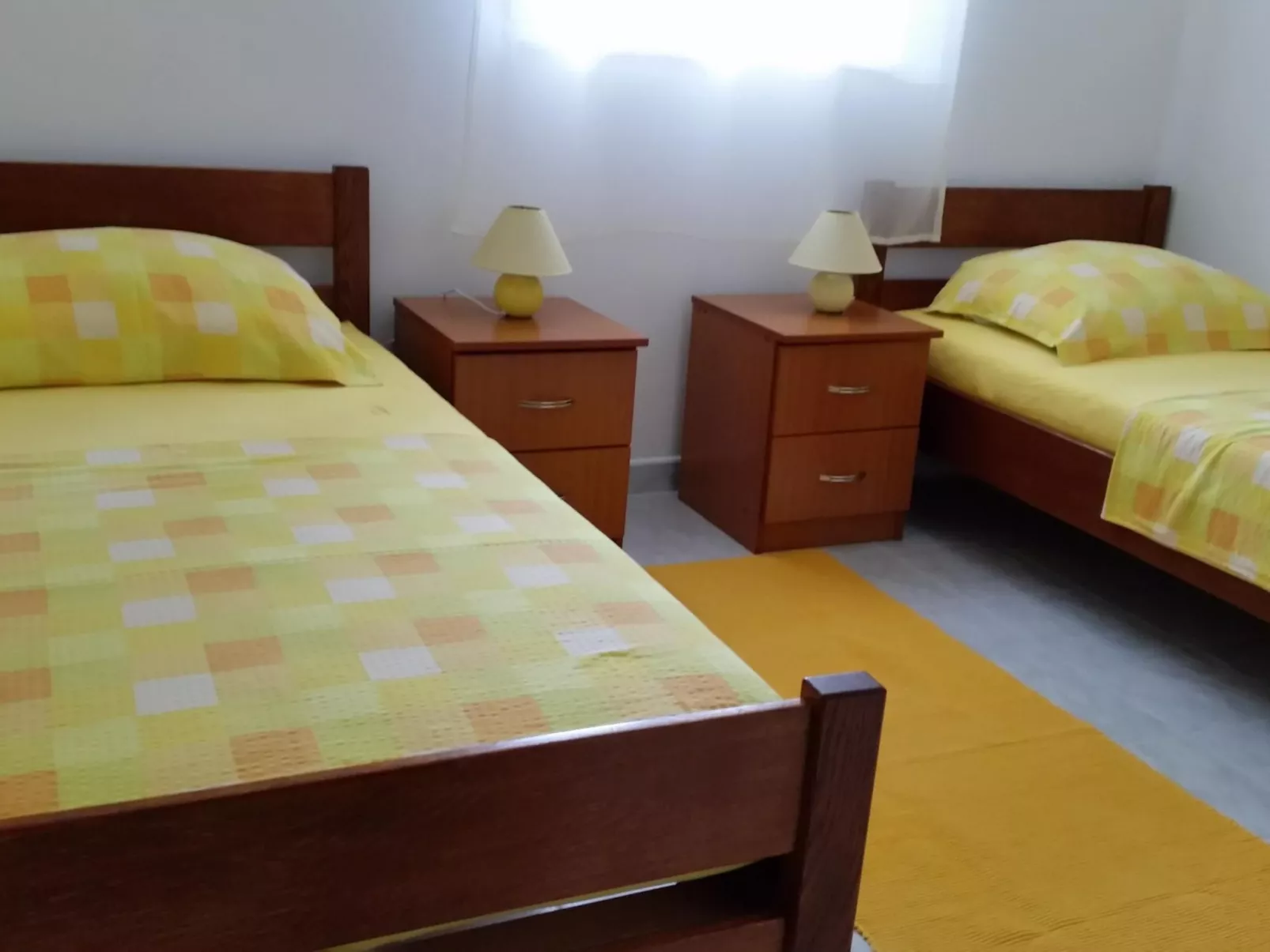 "Mladen" mit Blick auf das Wasser-Binnen