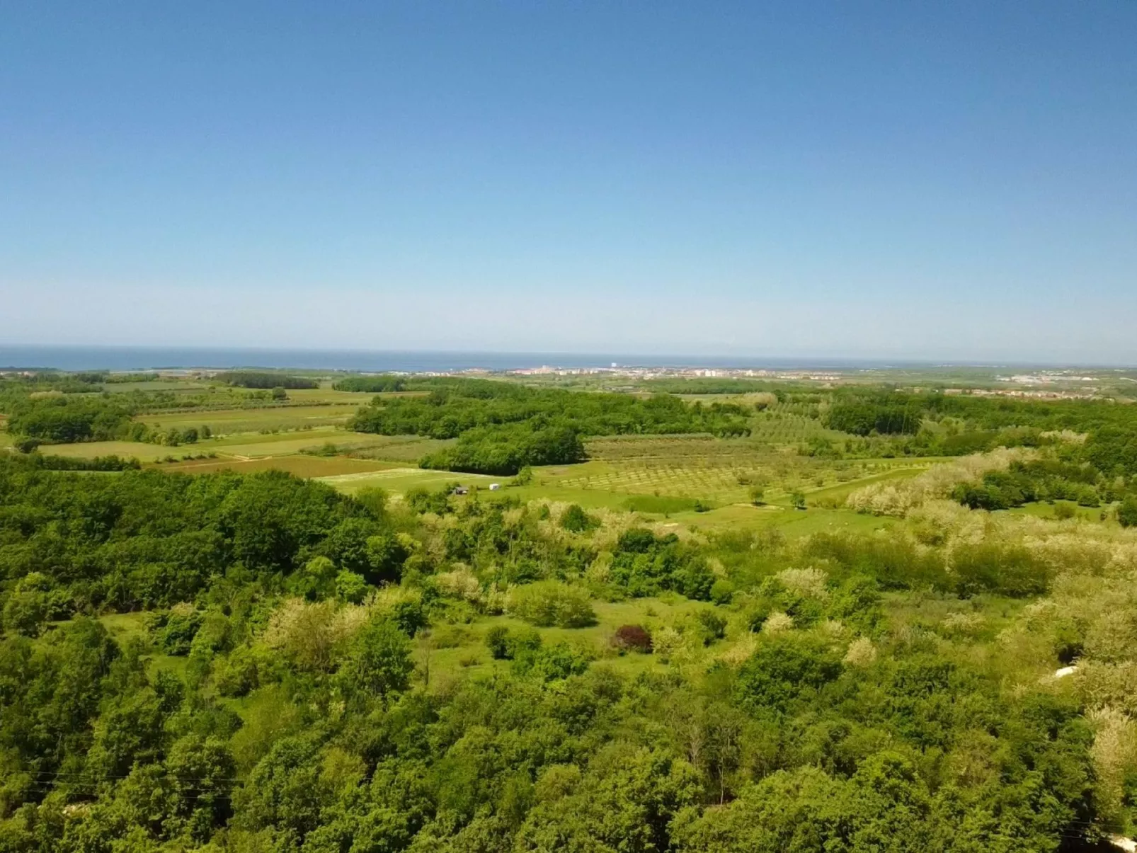 Apartment 2 in einer neuen Villa mit Pool in ruhiger Lage