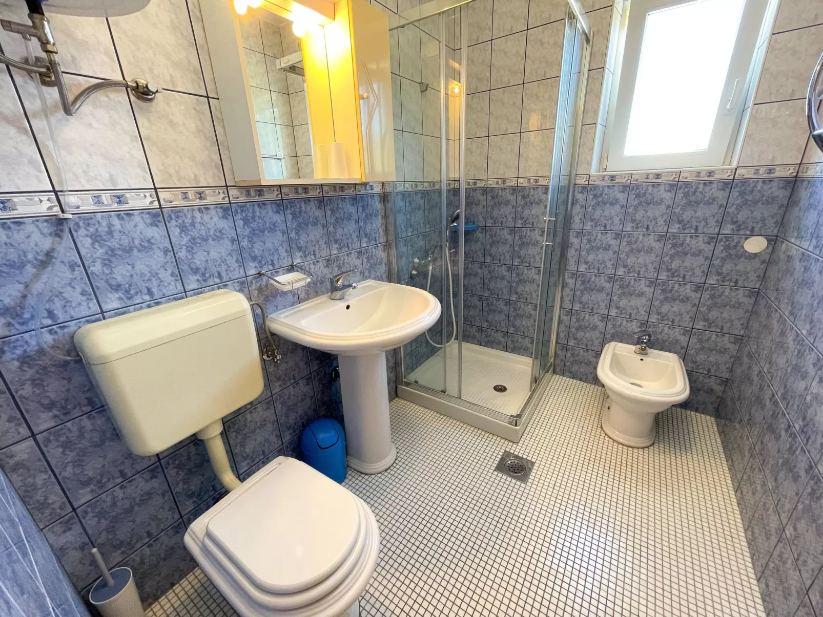 Wohnung in Jadranovo mit Grill, gemeinschaftlichem Pool und Terrasse - Binnen