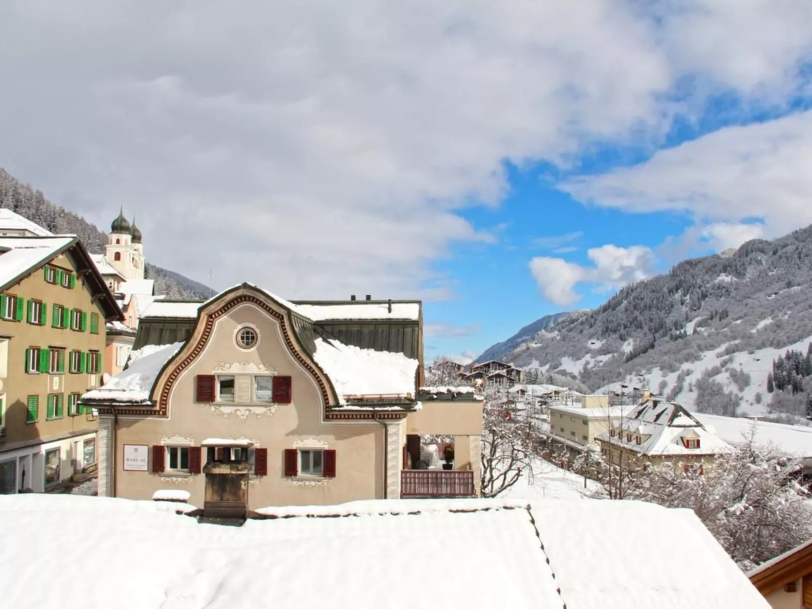 Moderne, komfortable Dachwohnung mit Bergsicht