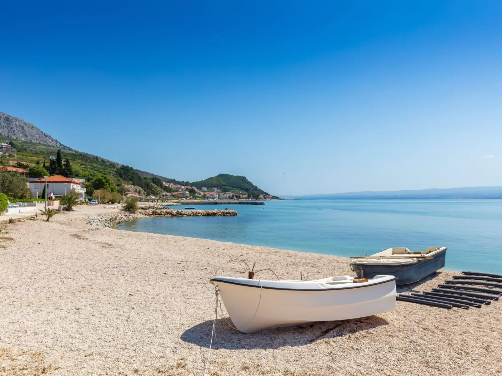 Maric mit Terrasse und Balkon-Buiten