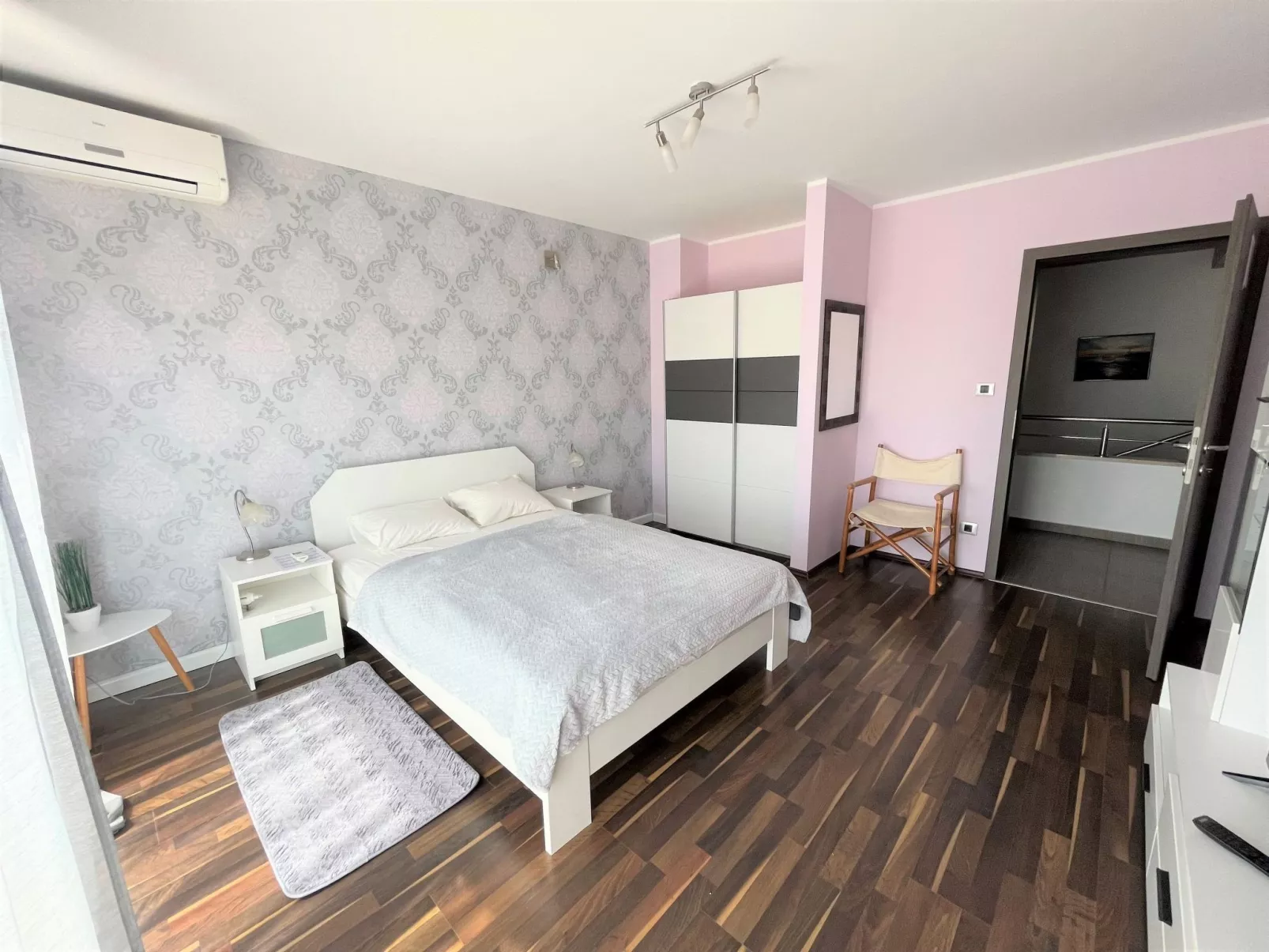 Villa Summer Escape in Barbat mit Garten und Aussicht